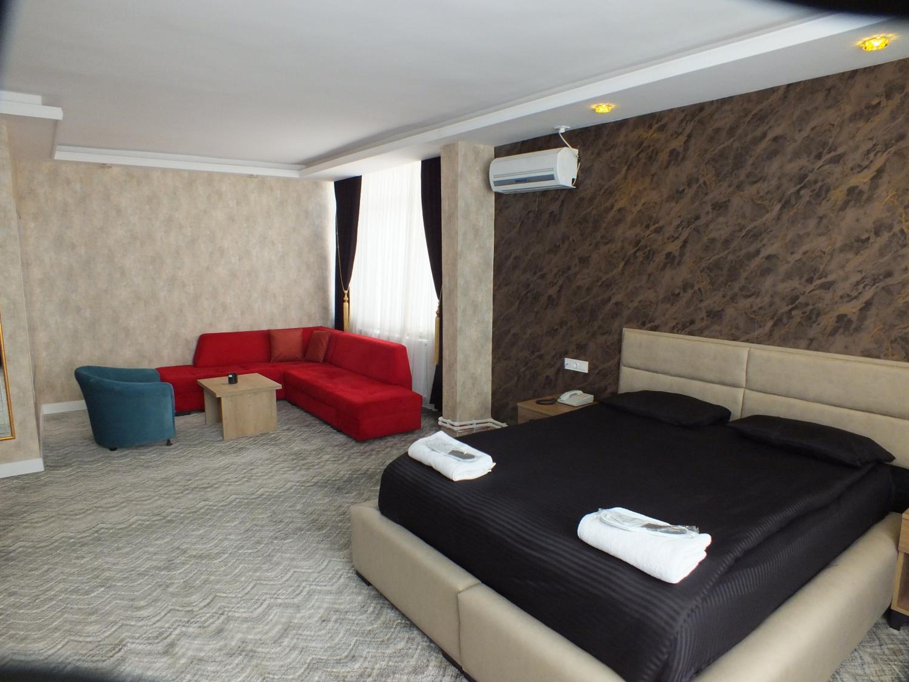 Large Double Room - Photo 6