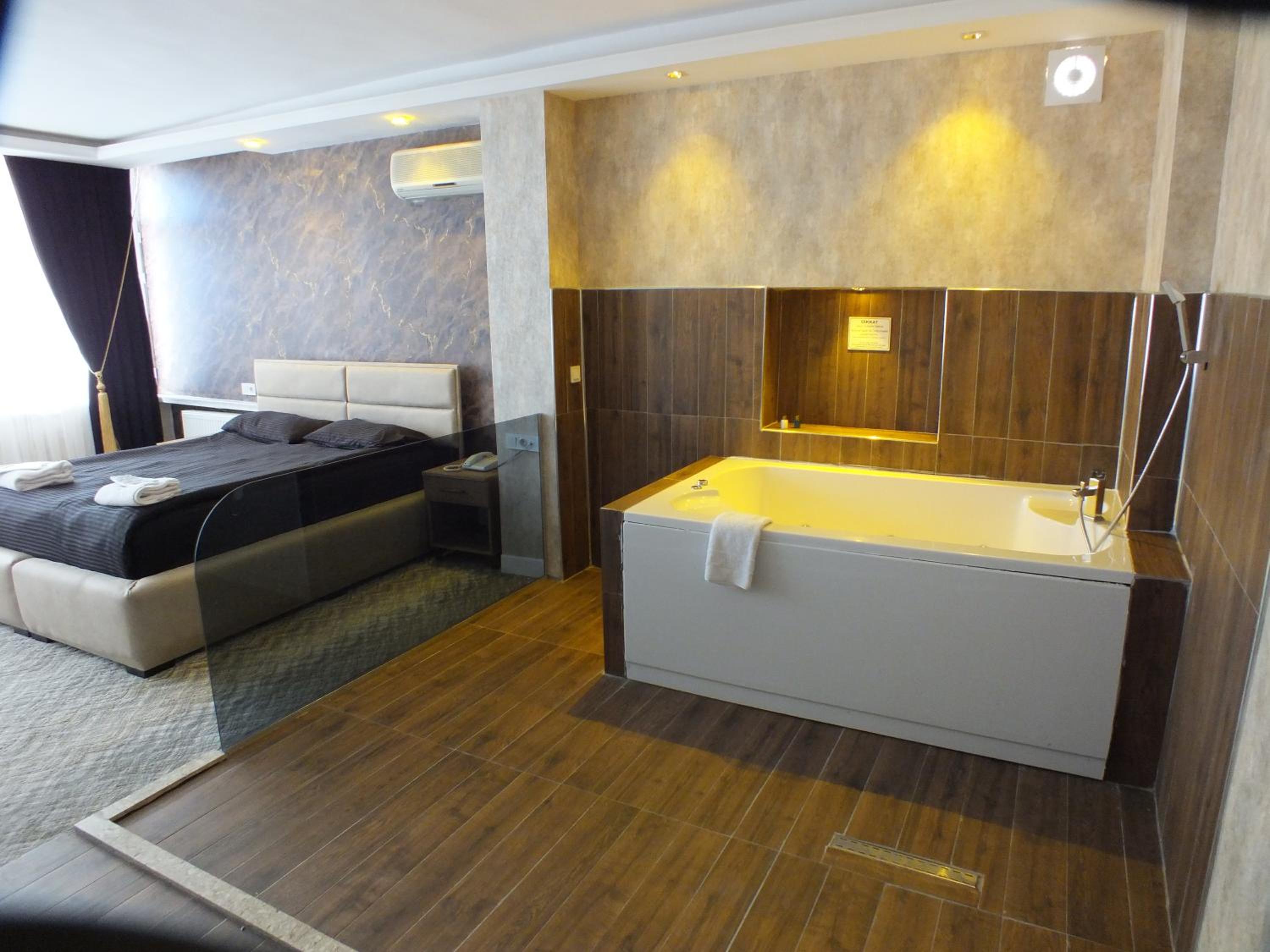 Large Double Room - Photo 5