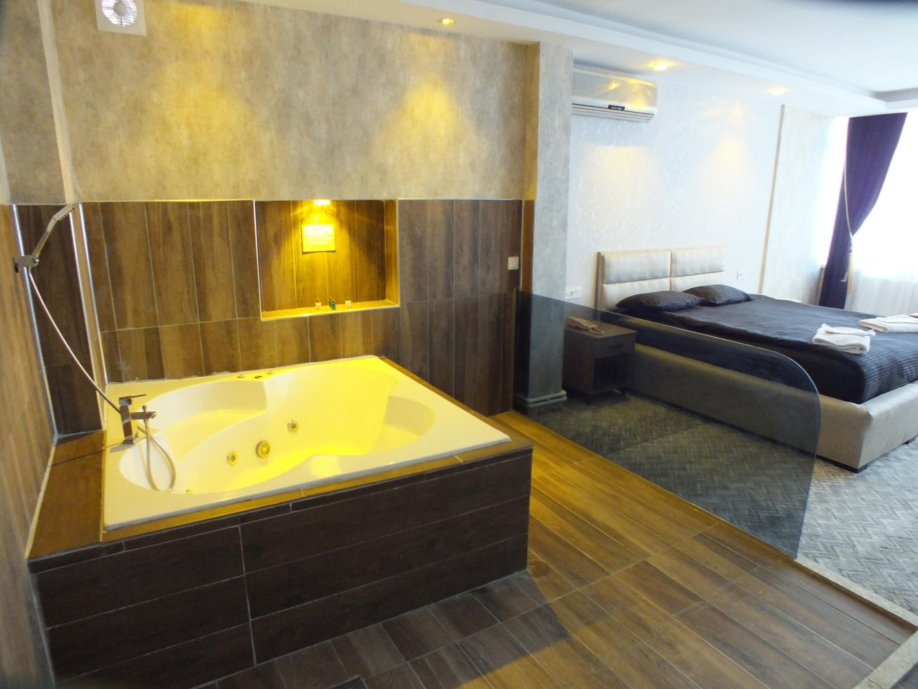Large Double Room - Photo 4
