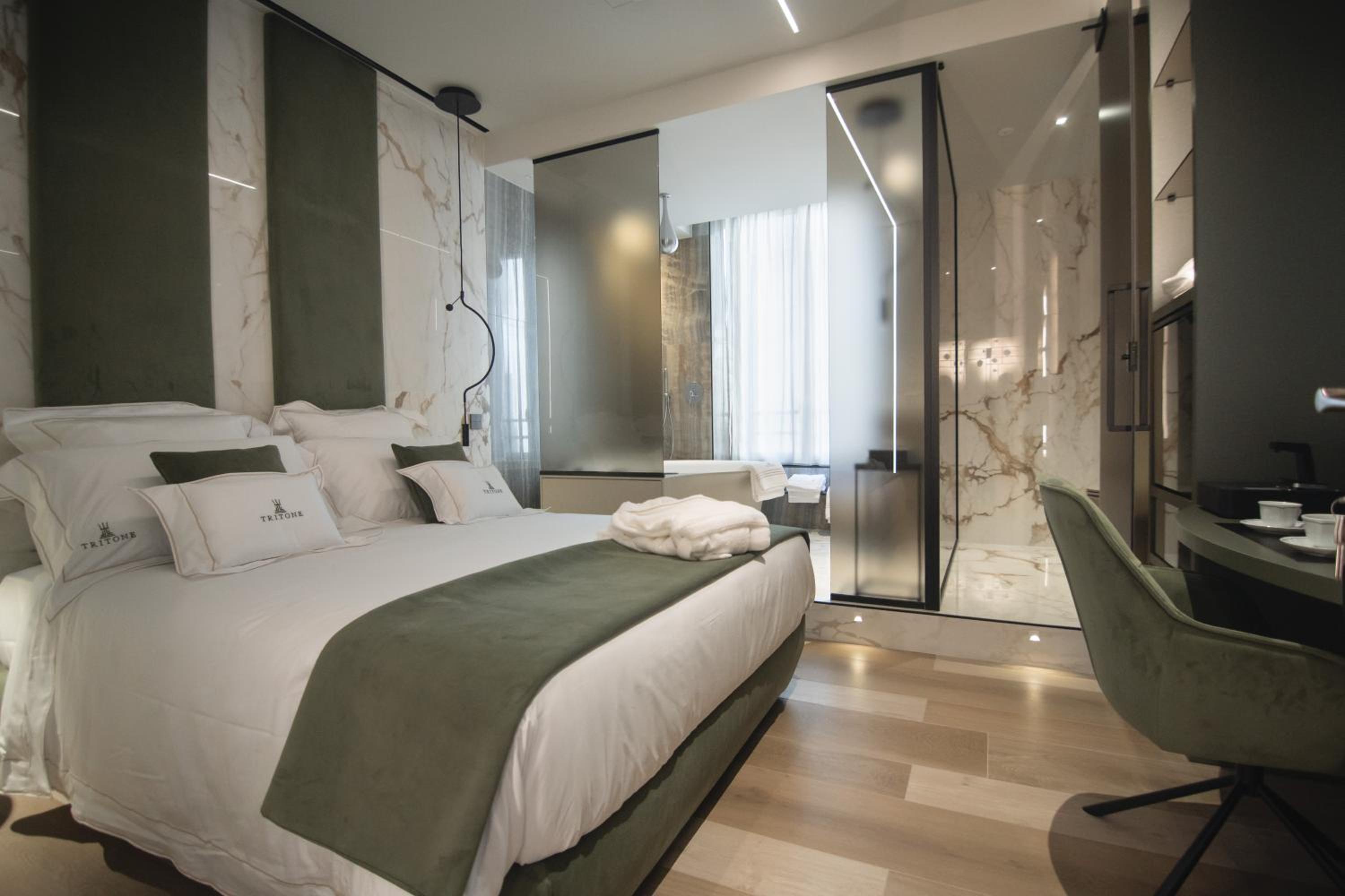 Double Room with Spa Bath photo 1