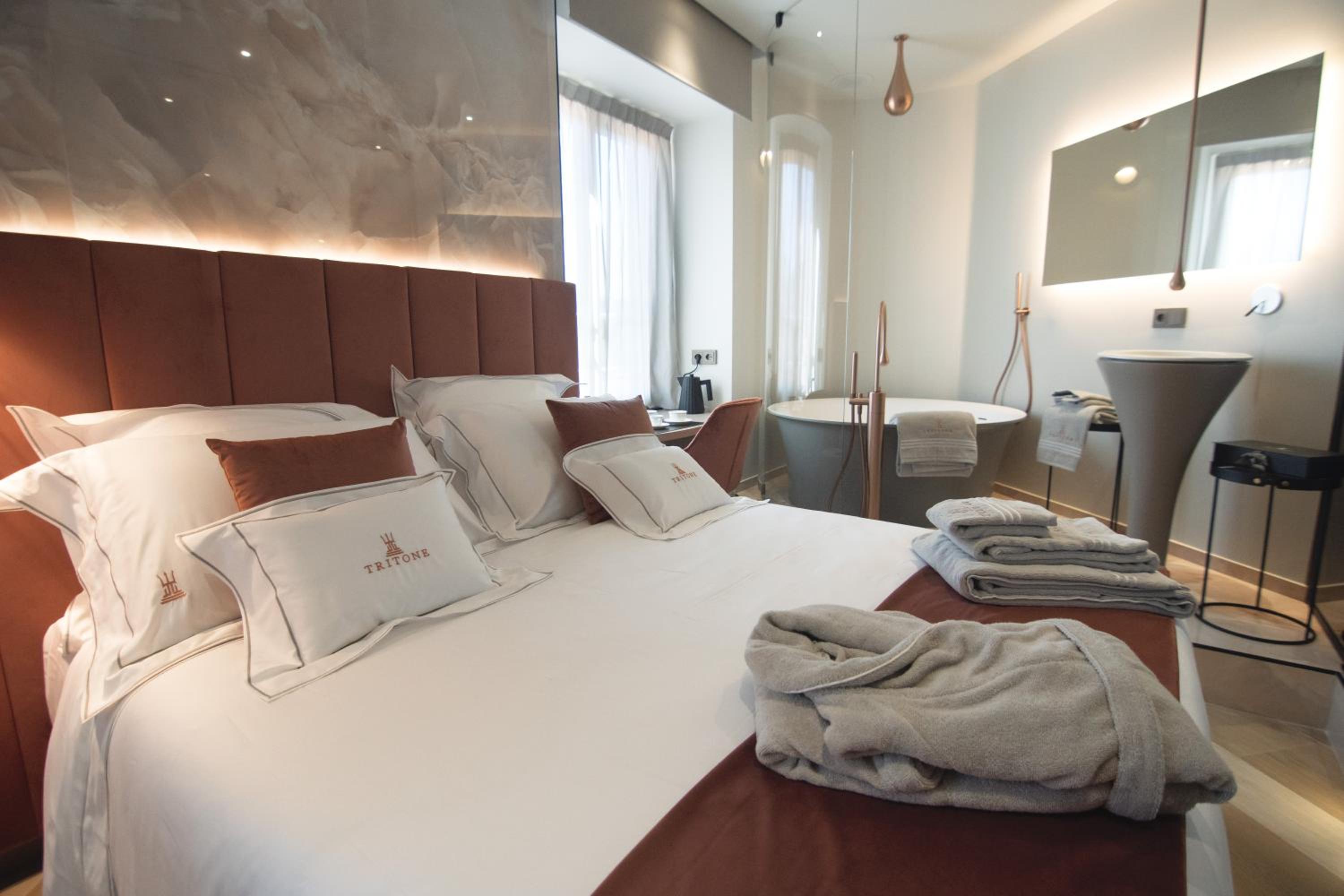 Deluxe Double Room with Bath photo 1