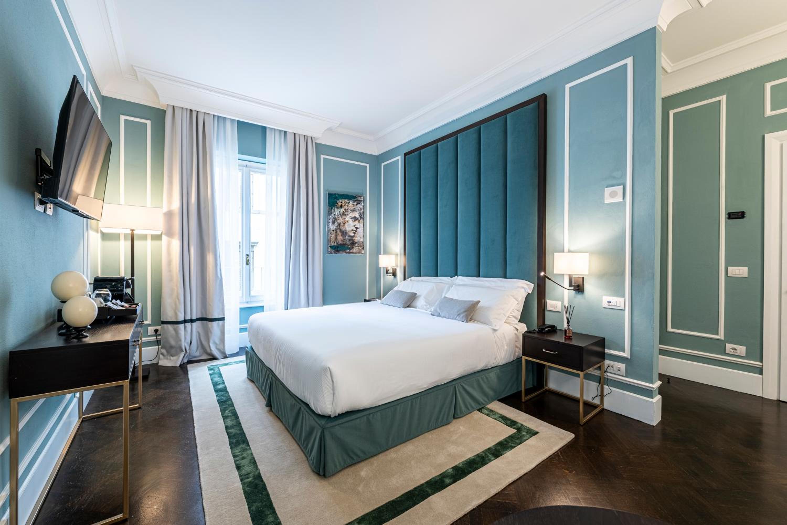 Deluxe King Room photo 2