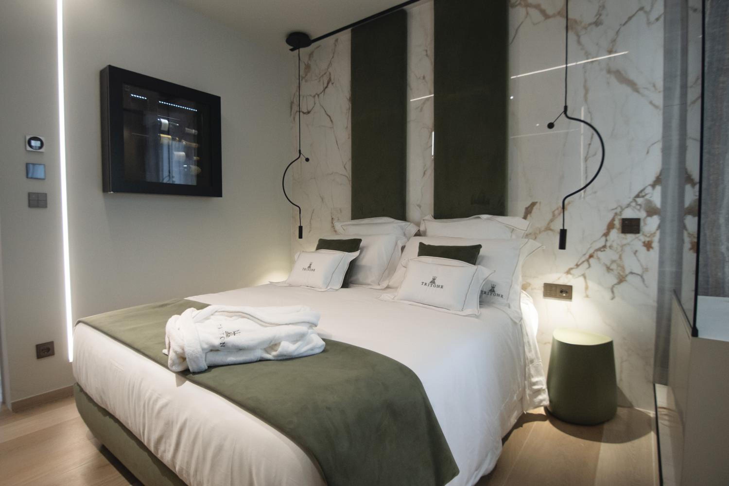 Double Room with Spa Bath photo 3