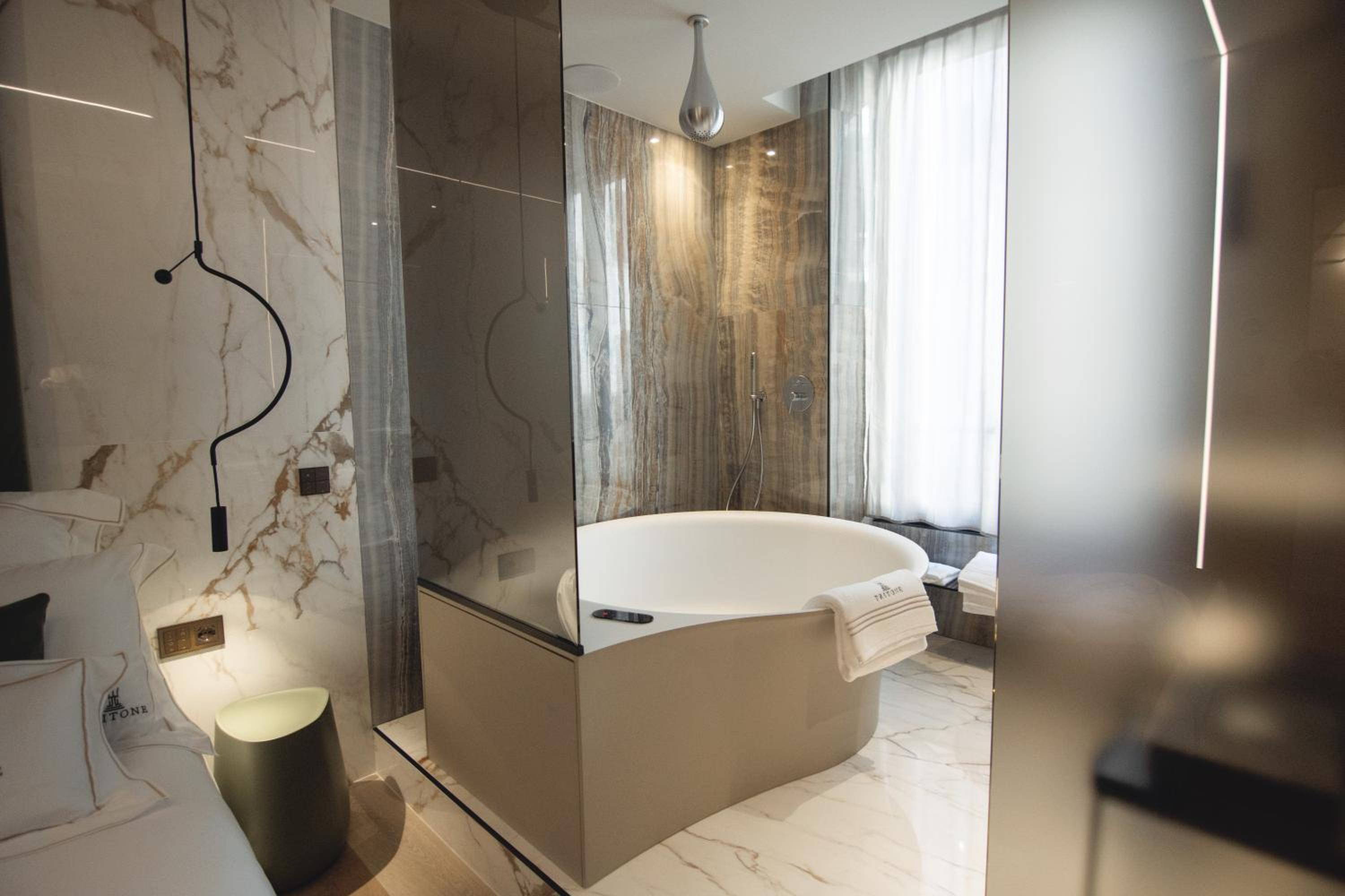 Double Room with Spa Bath photo 2