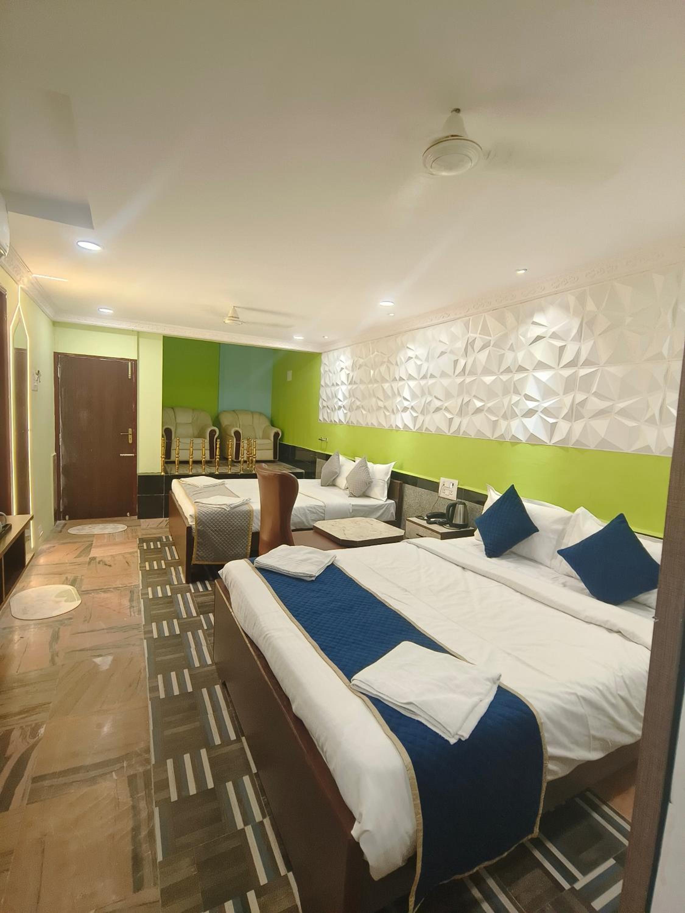 Suite - Photo 6