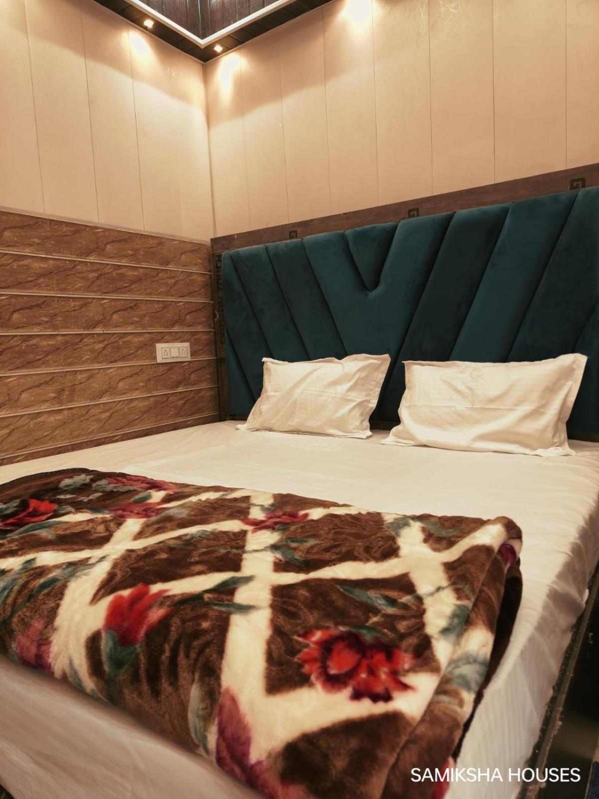 Double Room with Private Bathroom photo 2