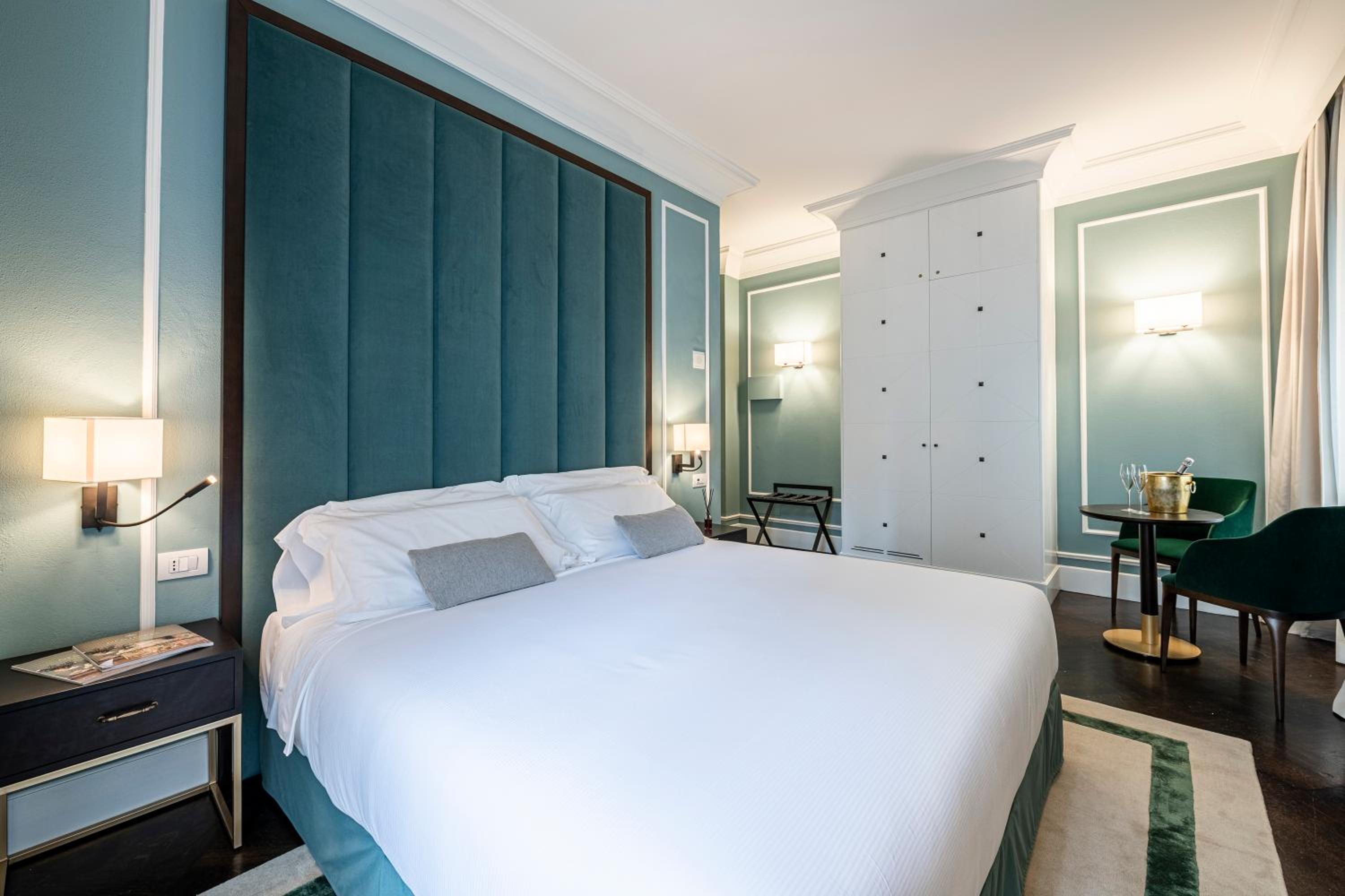 Deluxe King Room photo 3
