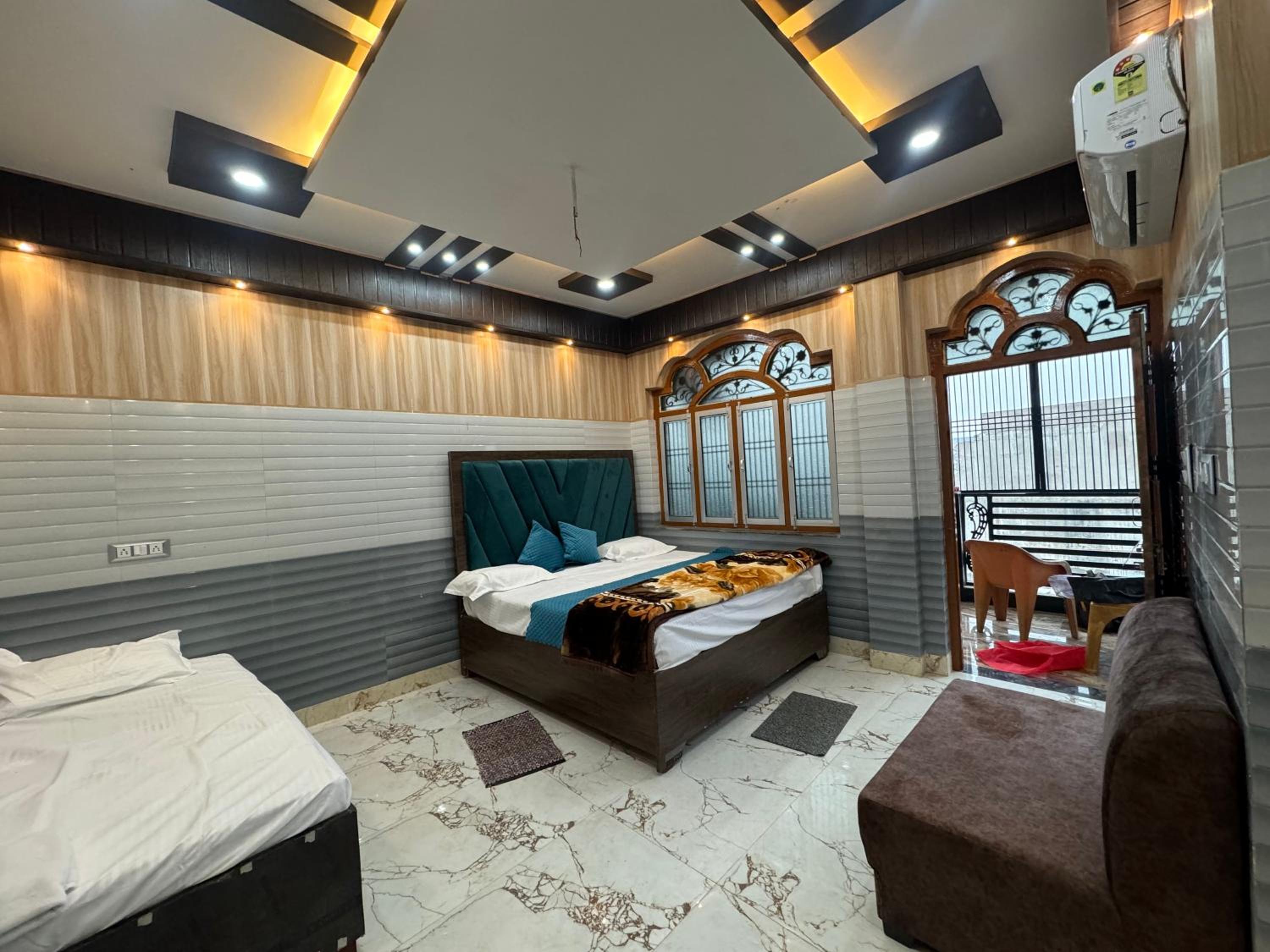 Double Room with Extra Bed photo 2