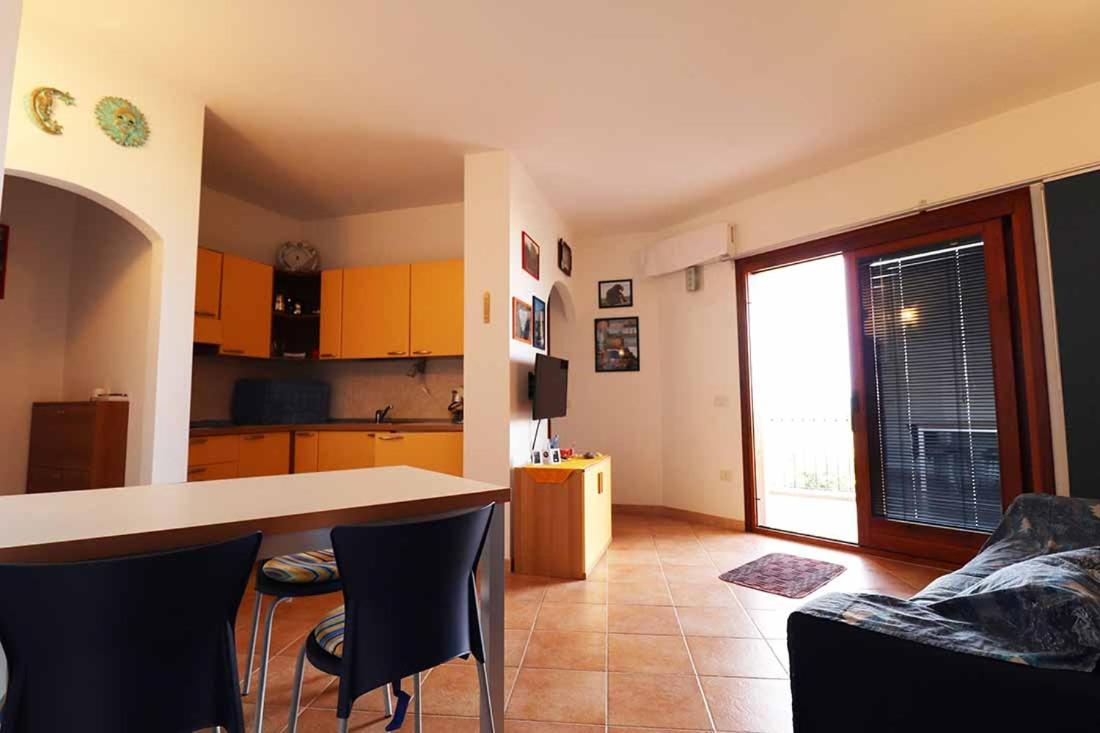 One-Bedroom Apartment with Sea View photo 1