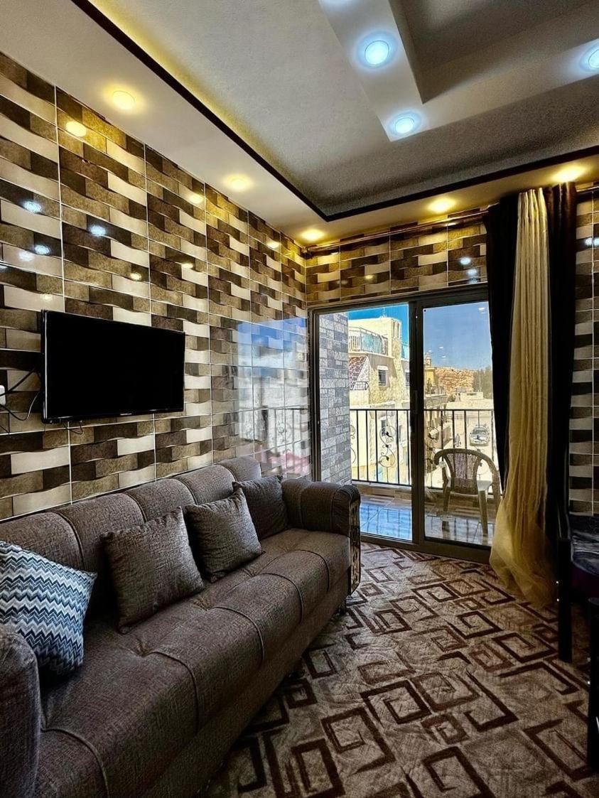 Economy Triple Room with Shared Bathroom photo 2