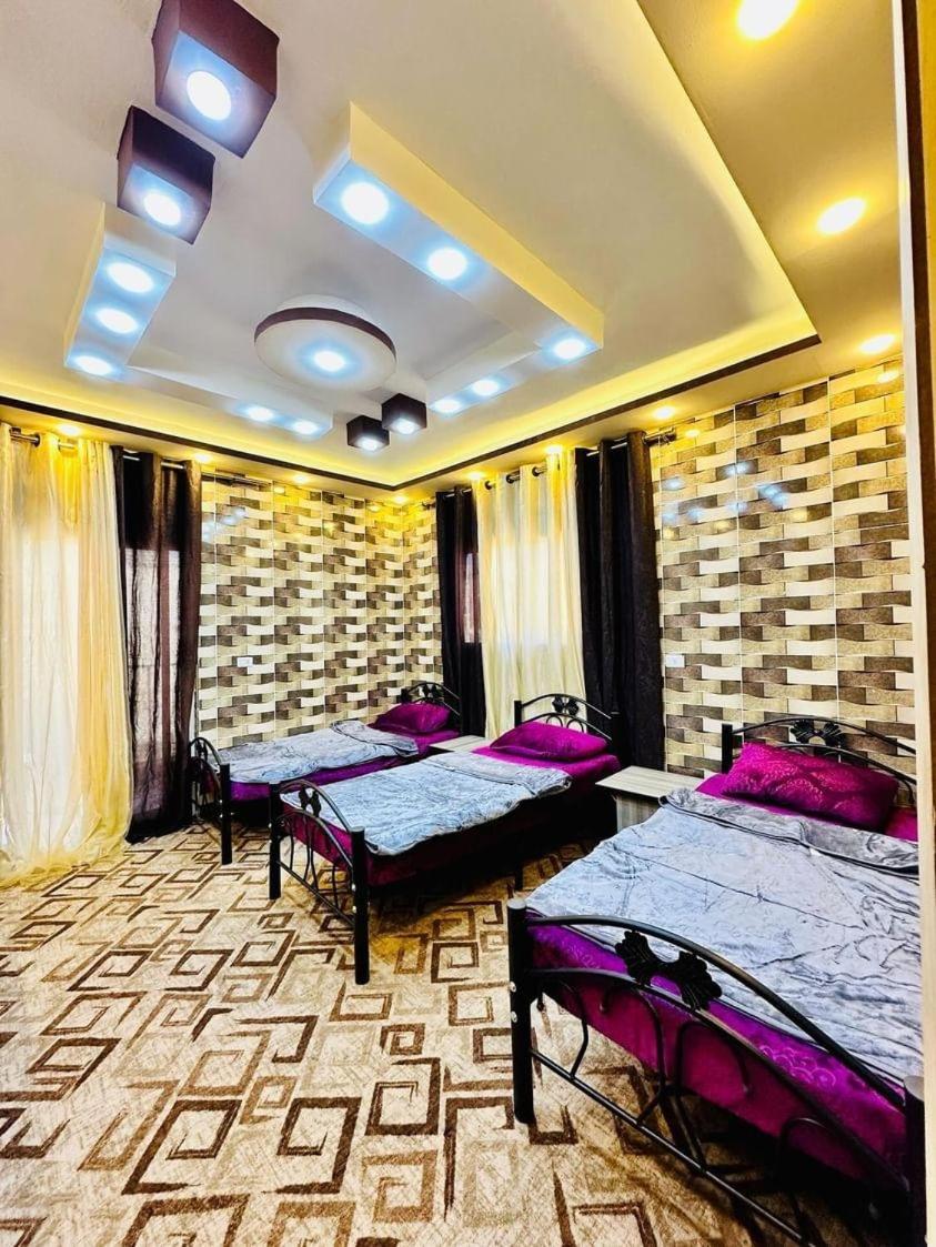 Economy Triple Room with Shared Bathroom photo 3