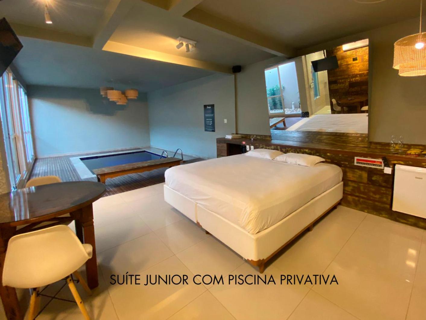 Junior Suite with Private Pool - Photo 1
