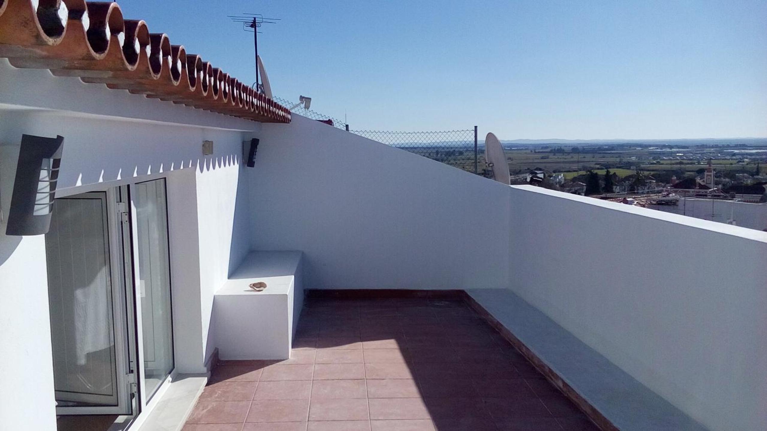 Studio with Balcony - Photo 2