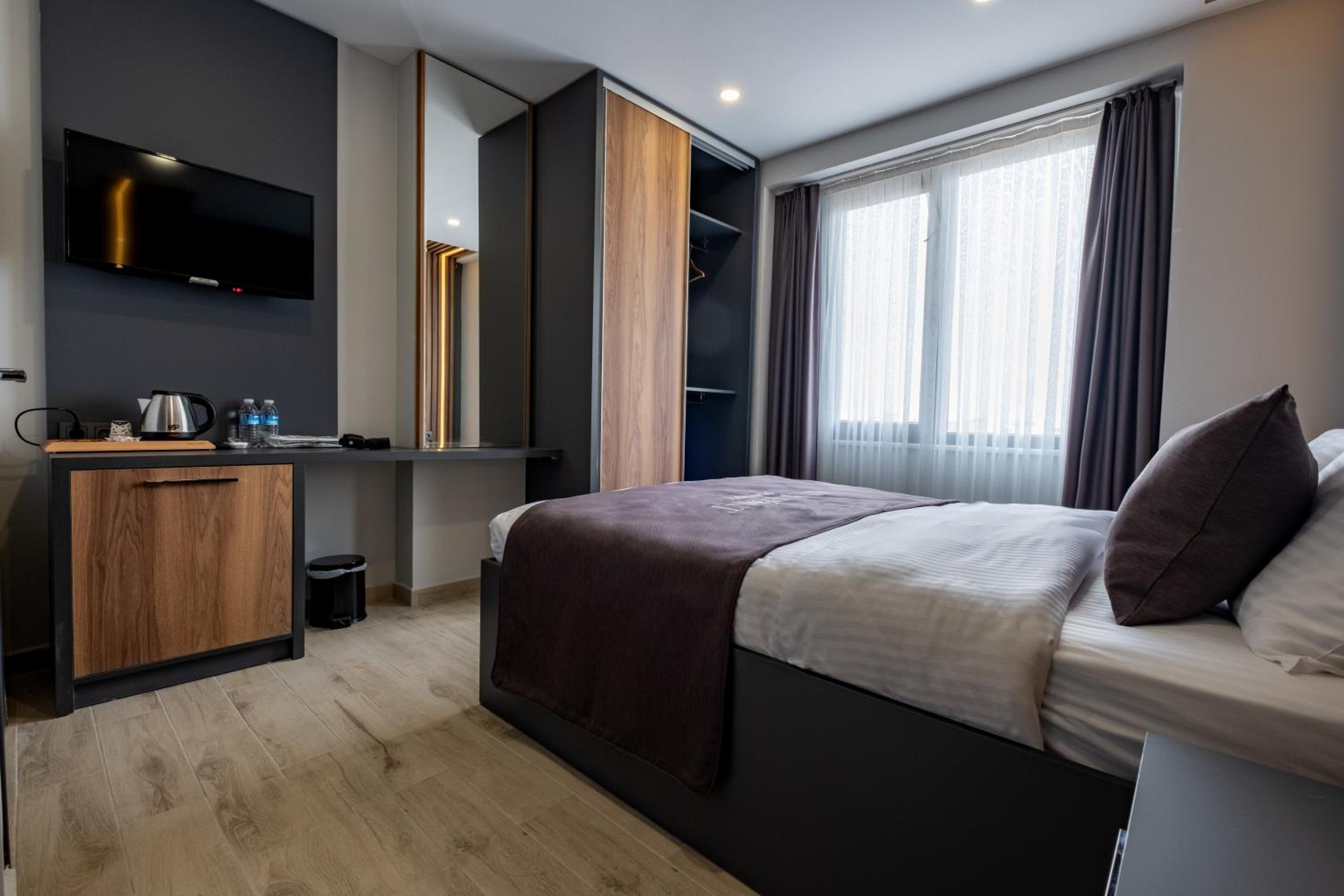 Standard Double Room - Photo 3
