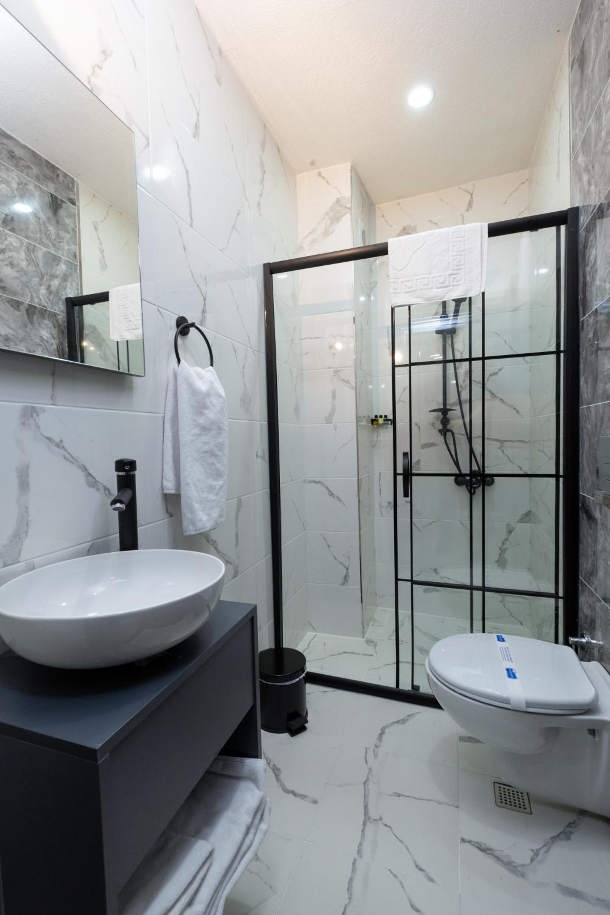 Standard Twin Room - Photo 6