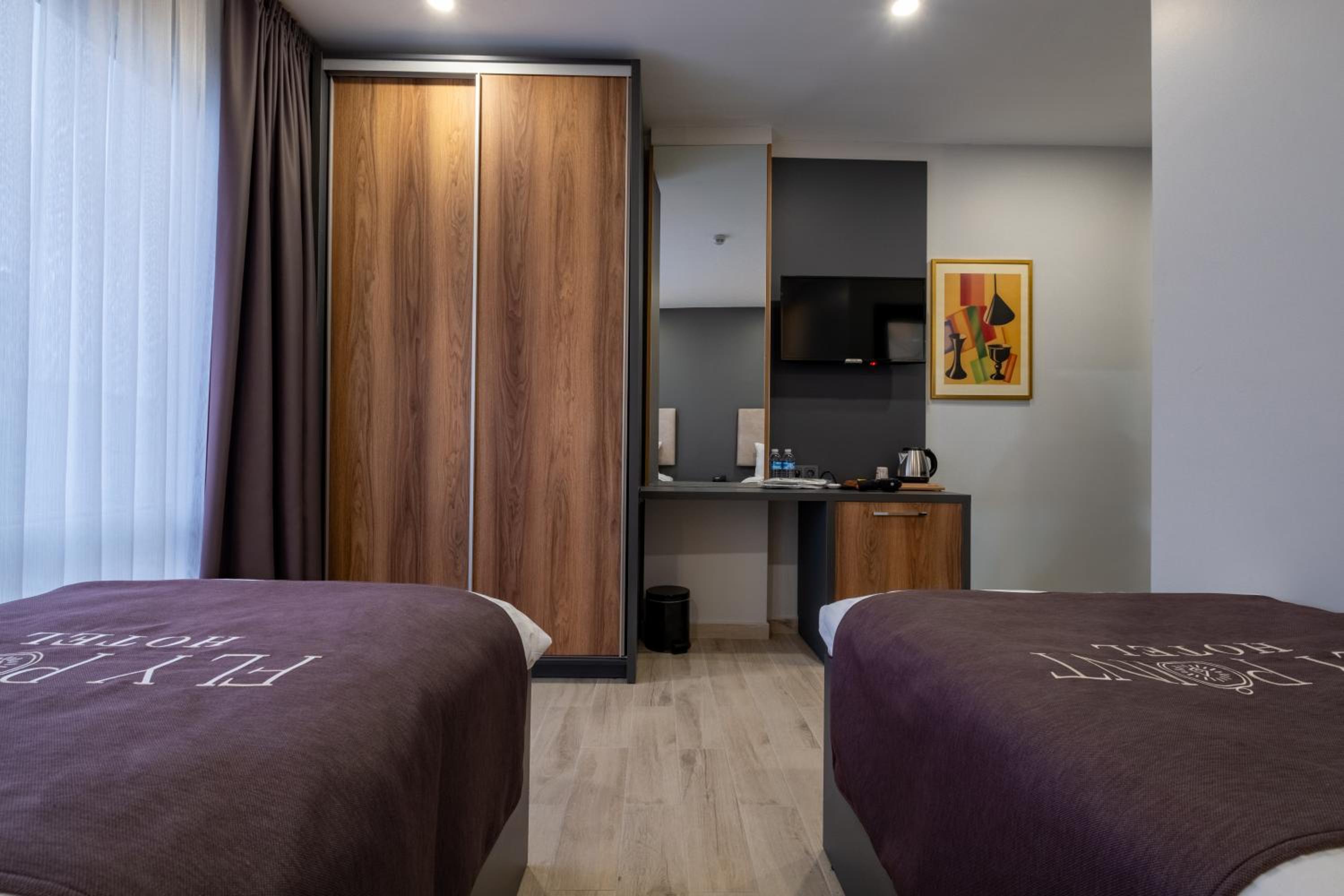 Standard Twin Room - Photo 2