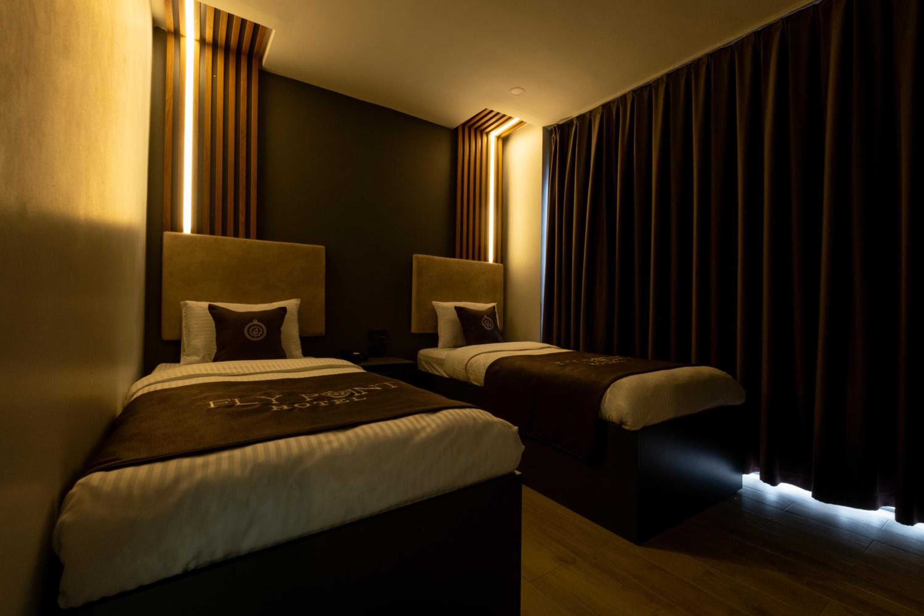Standard Twin Room - Photo 4