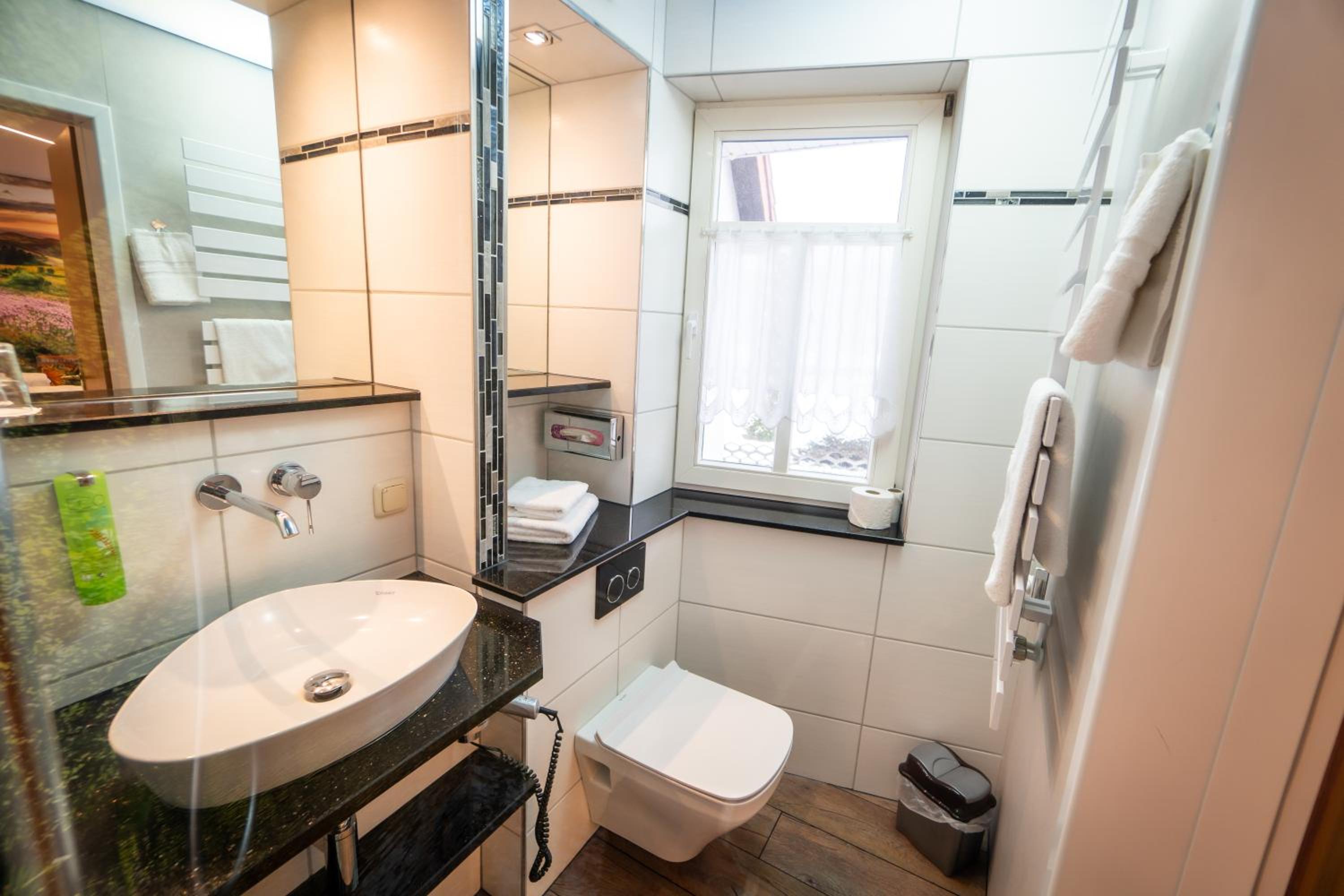 Double Room - Photo 11