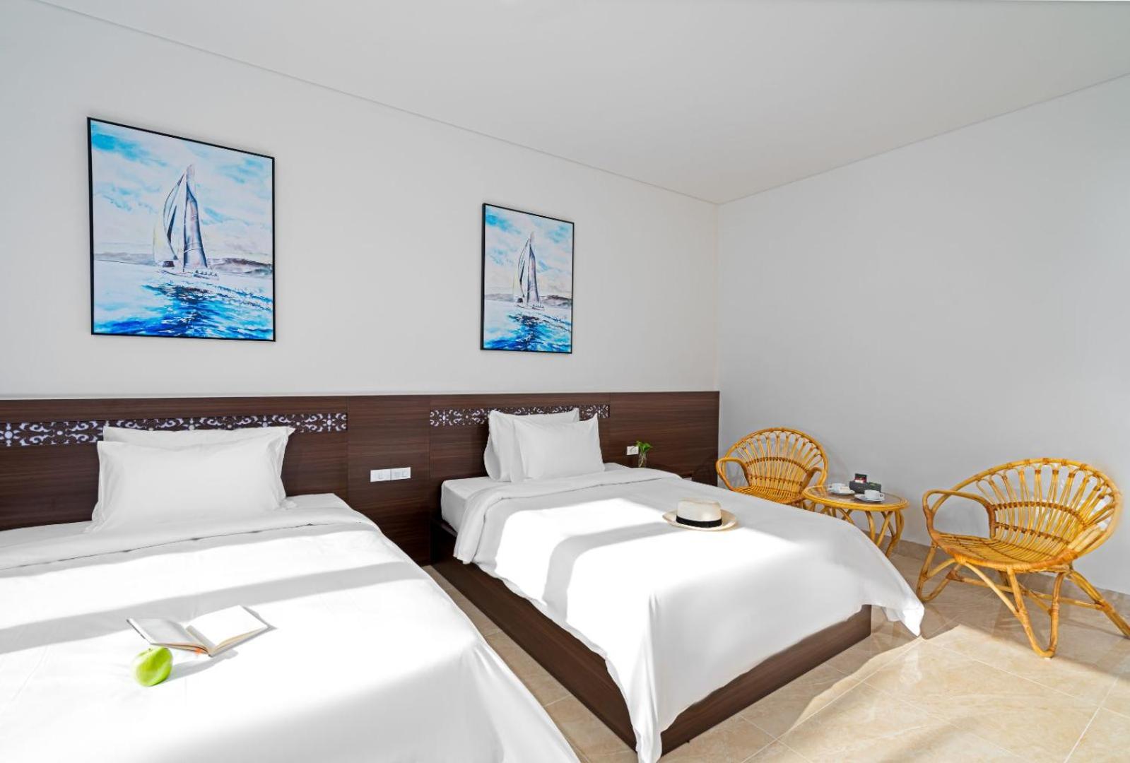 Twin Room with Pool View photo 3