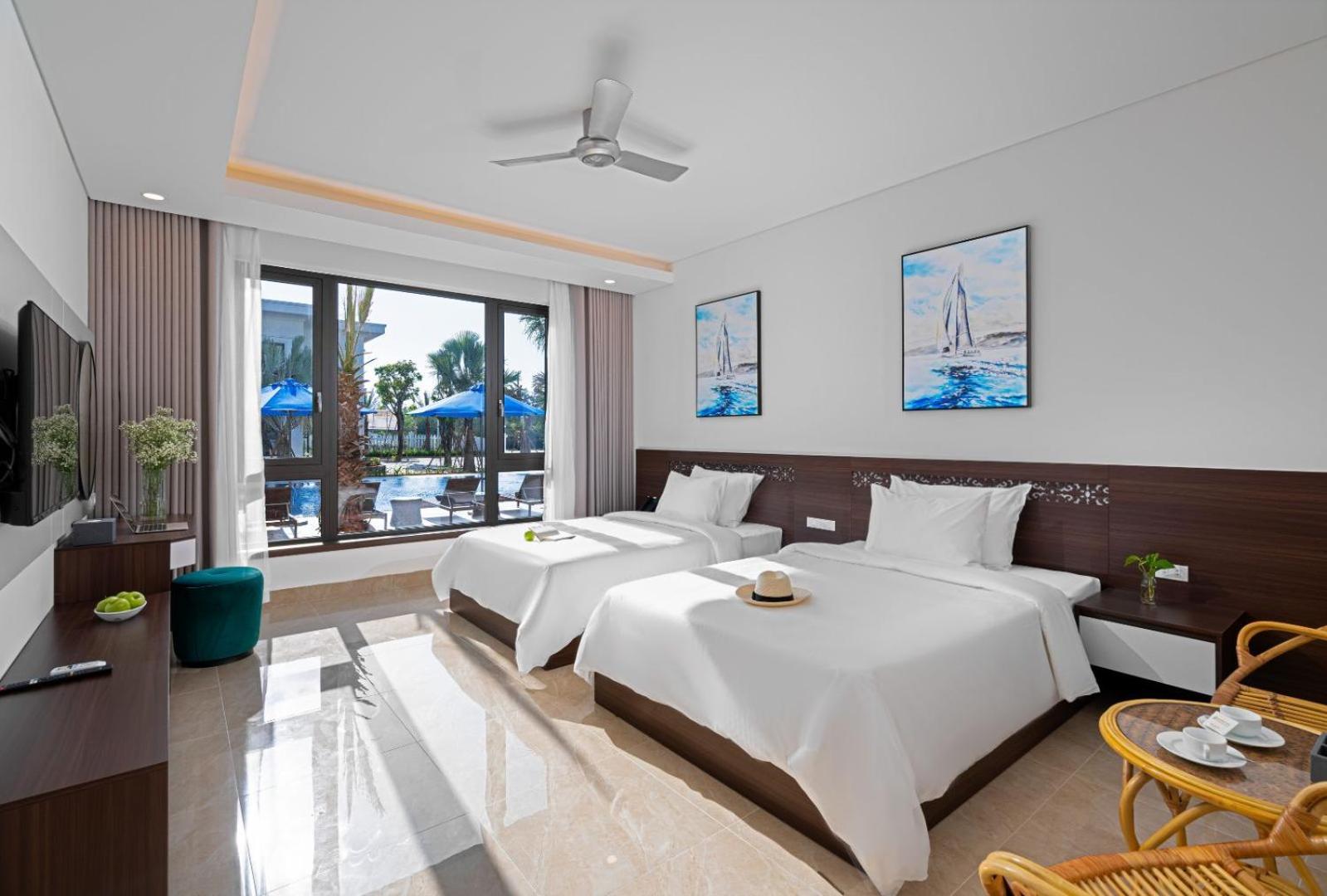 Twin Room with Pool View photo 2