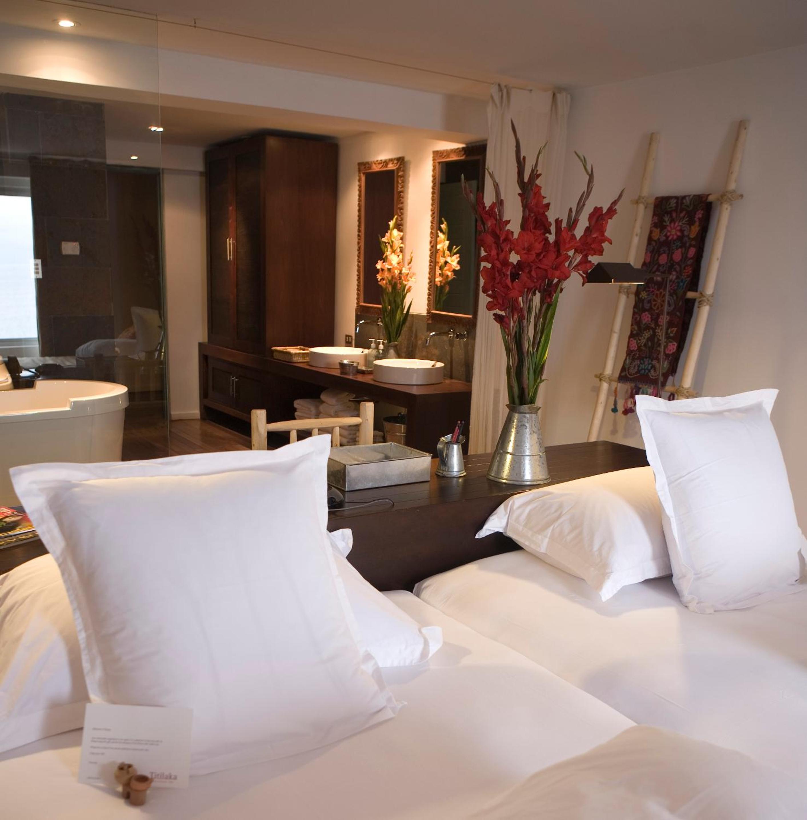 Deluxe Double or Twin Room with Lake View photo 3
