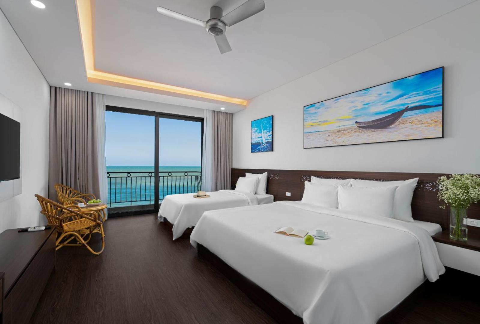 Family Room with Sea View photo 3