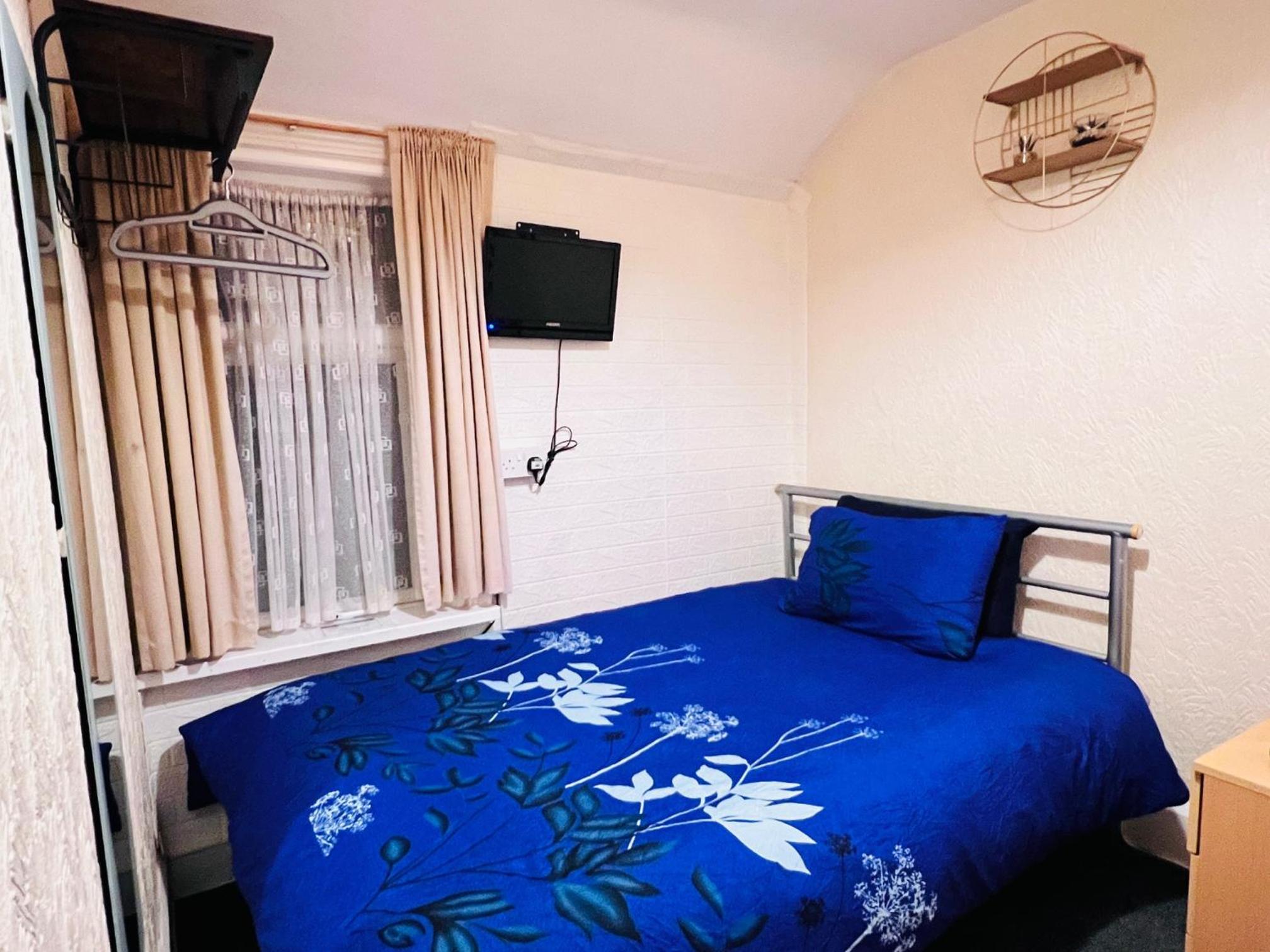 Small Double Room - Photo 1
