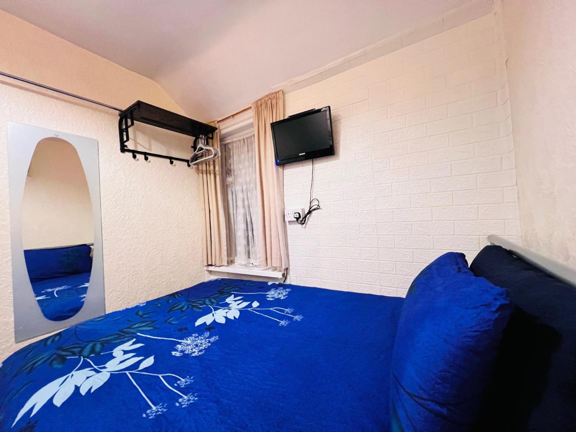 Small Double Room - Photo 3