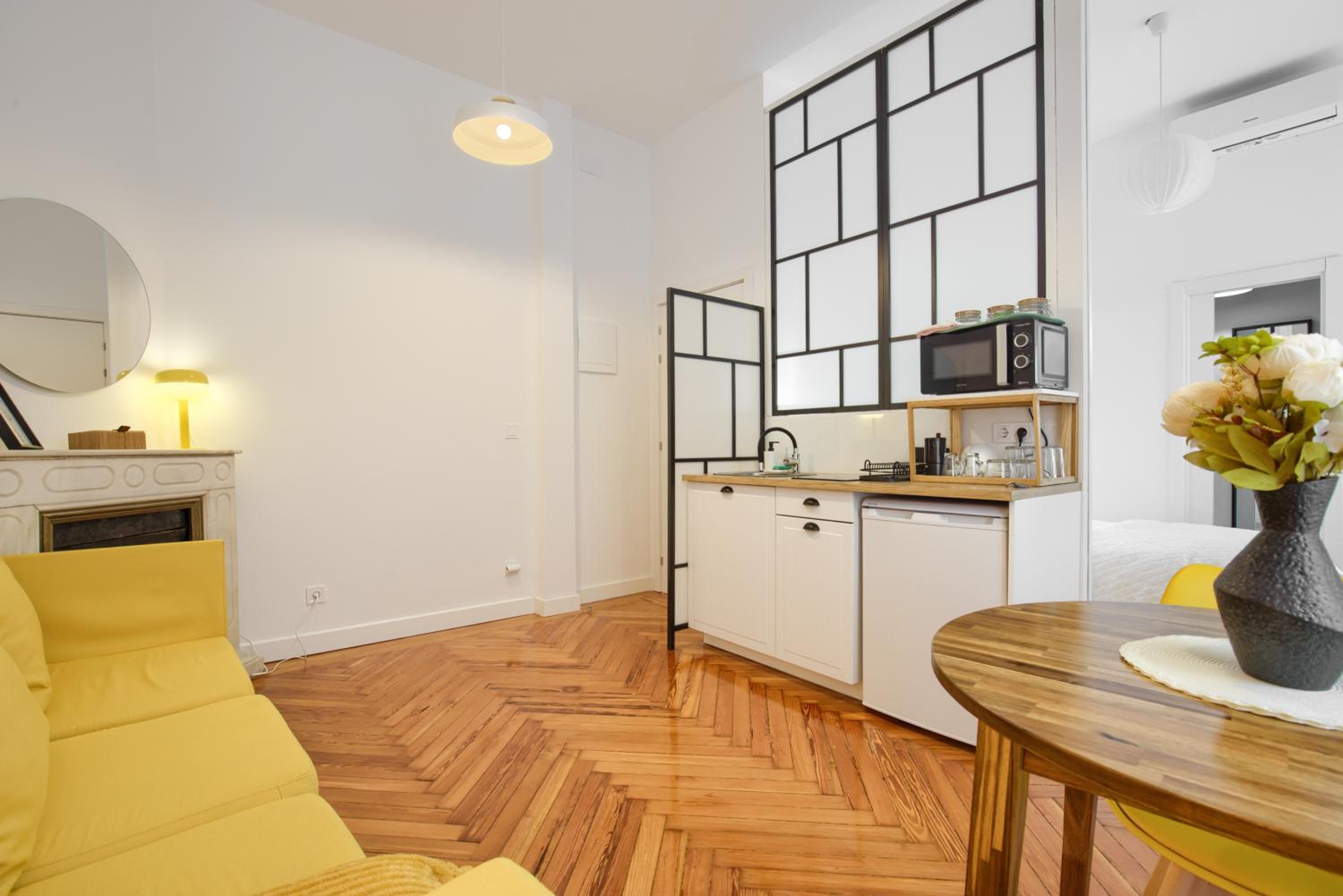 One-Bedroom Apartment photo 2