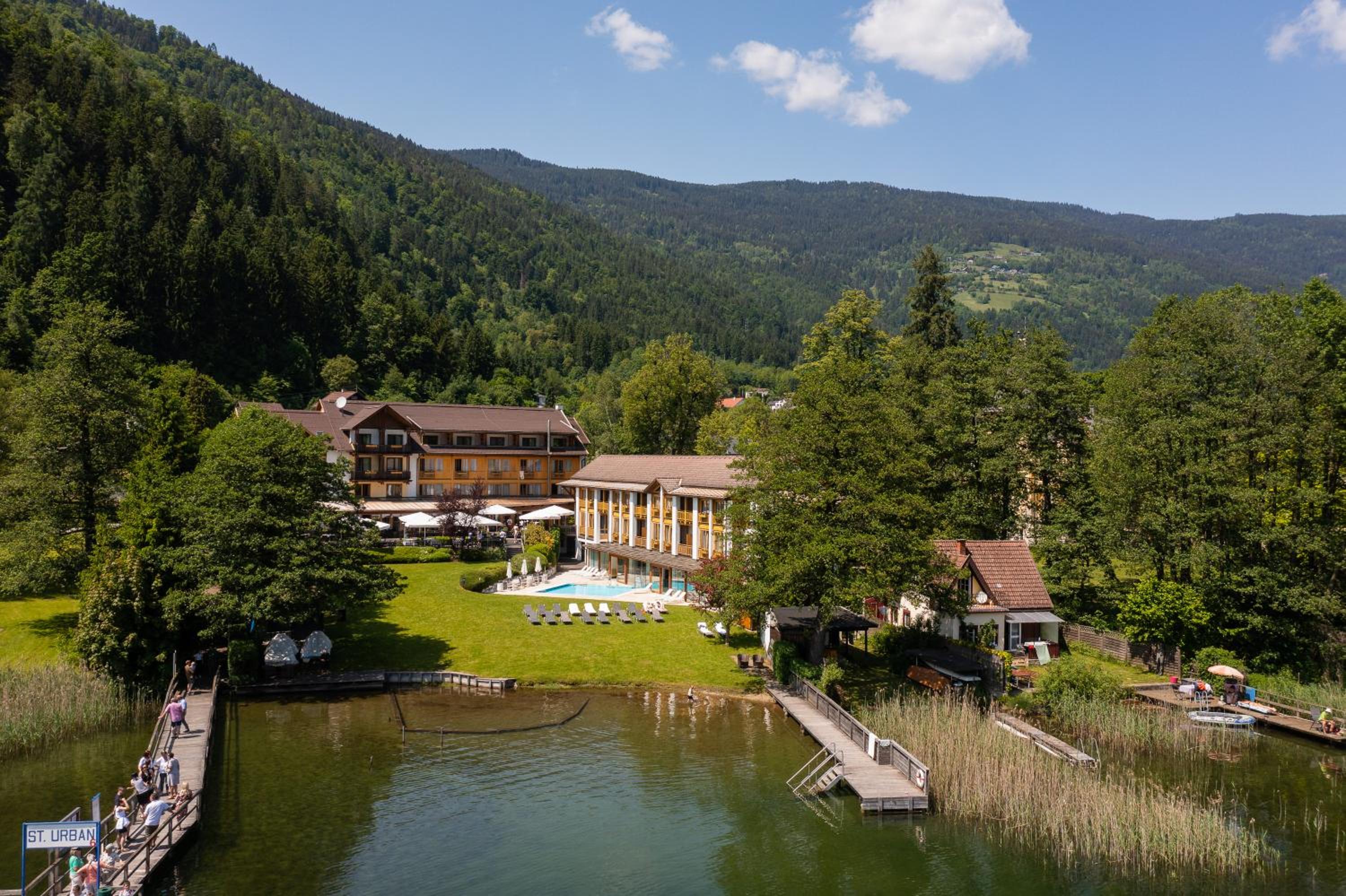 Double Room with Mountain View and Balcony photo 3