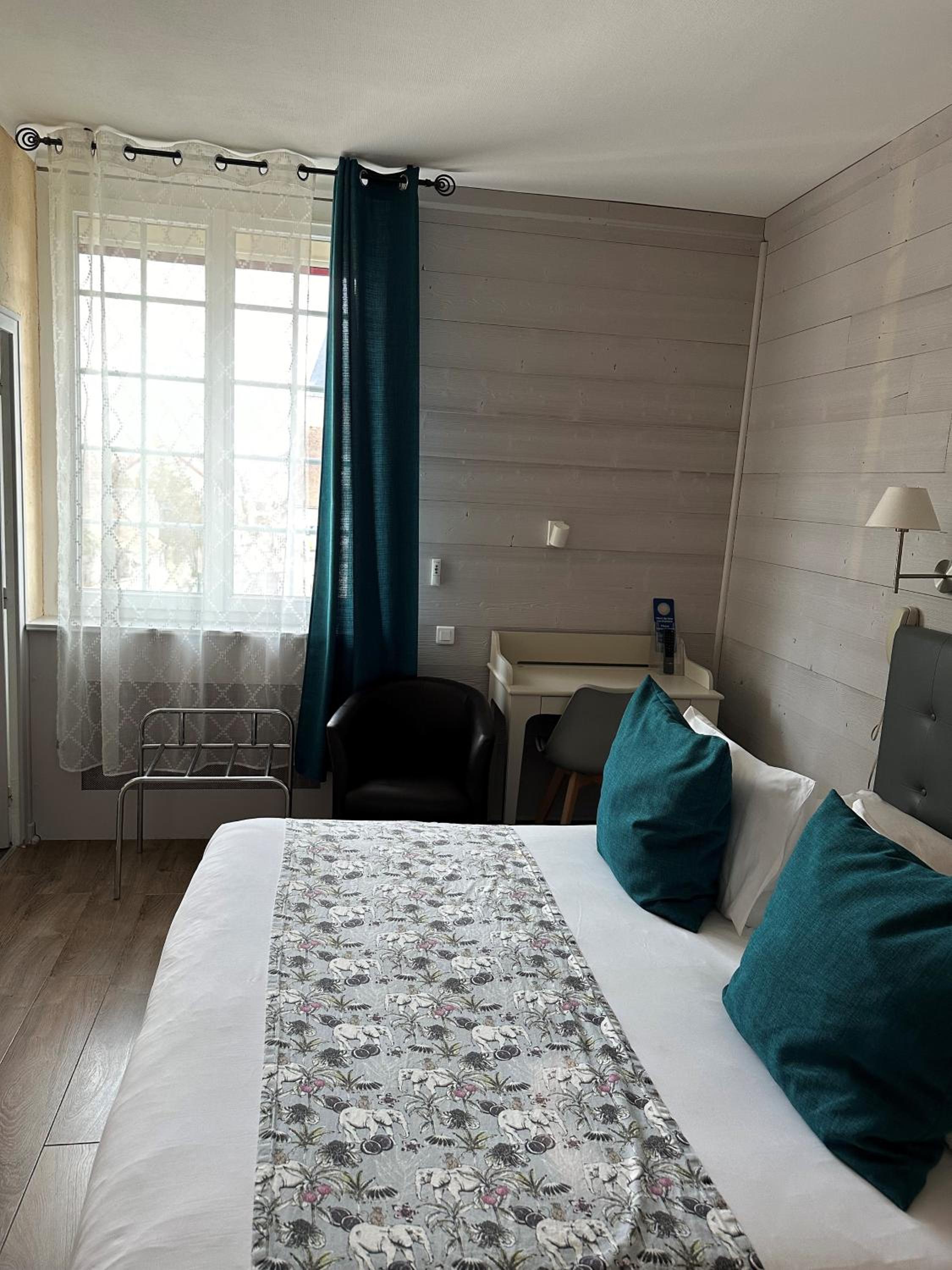 Family Room with One Double Bed and One Single Bed - Non-Smoking - Photo 3
