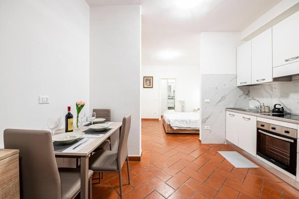 One-Bedroom Apartment photo 3