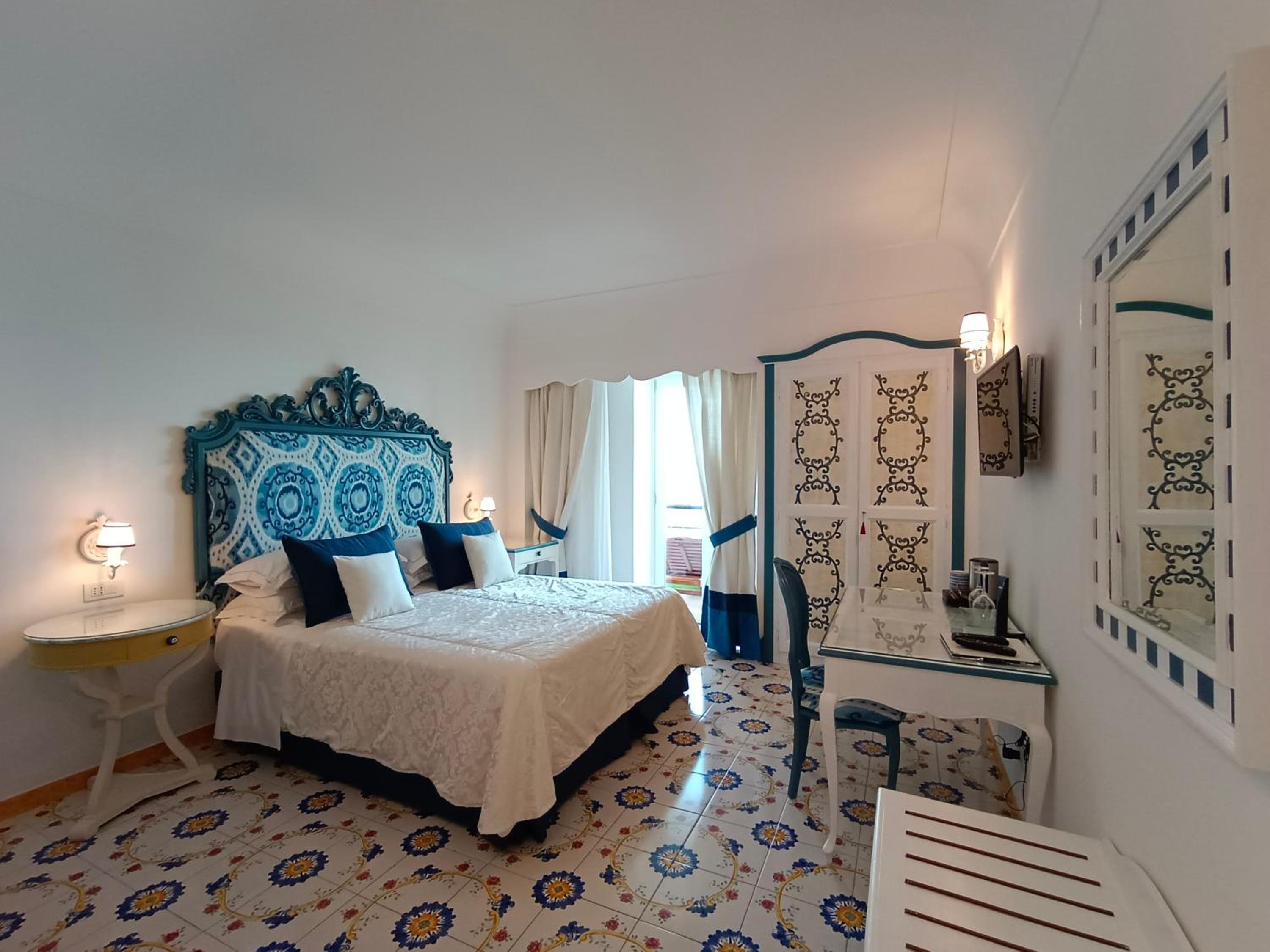 Deluxe Double Room with Terrace and Sea View - Photo 22