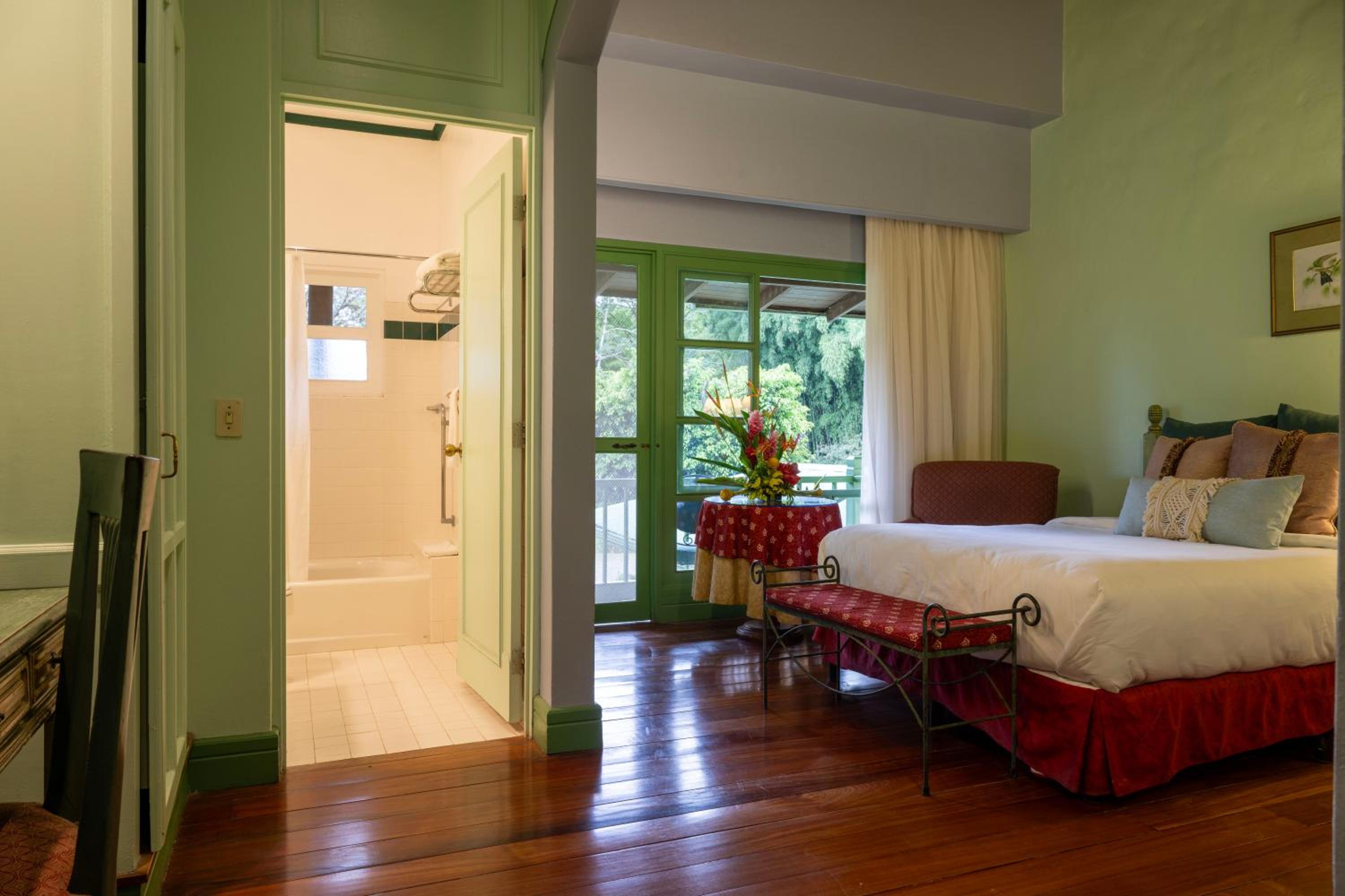 Deluxe Queen Room with Two Queen Beds - Photo 2