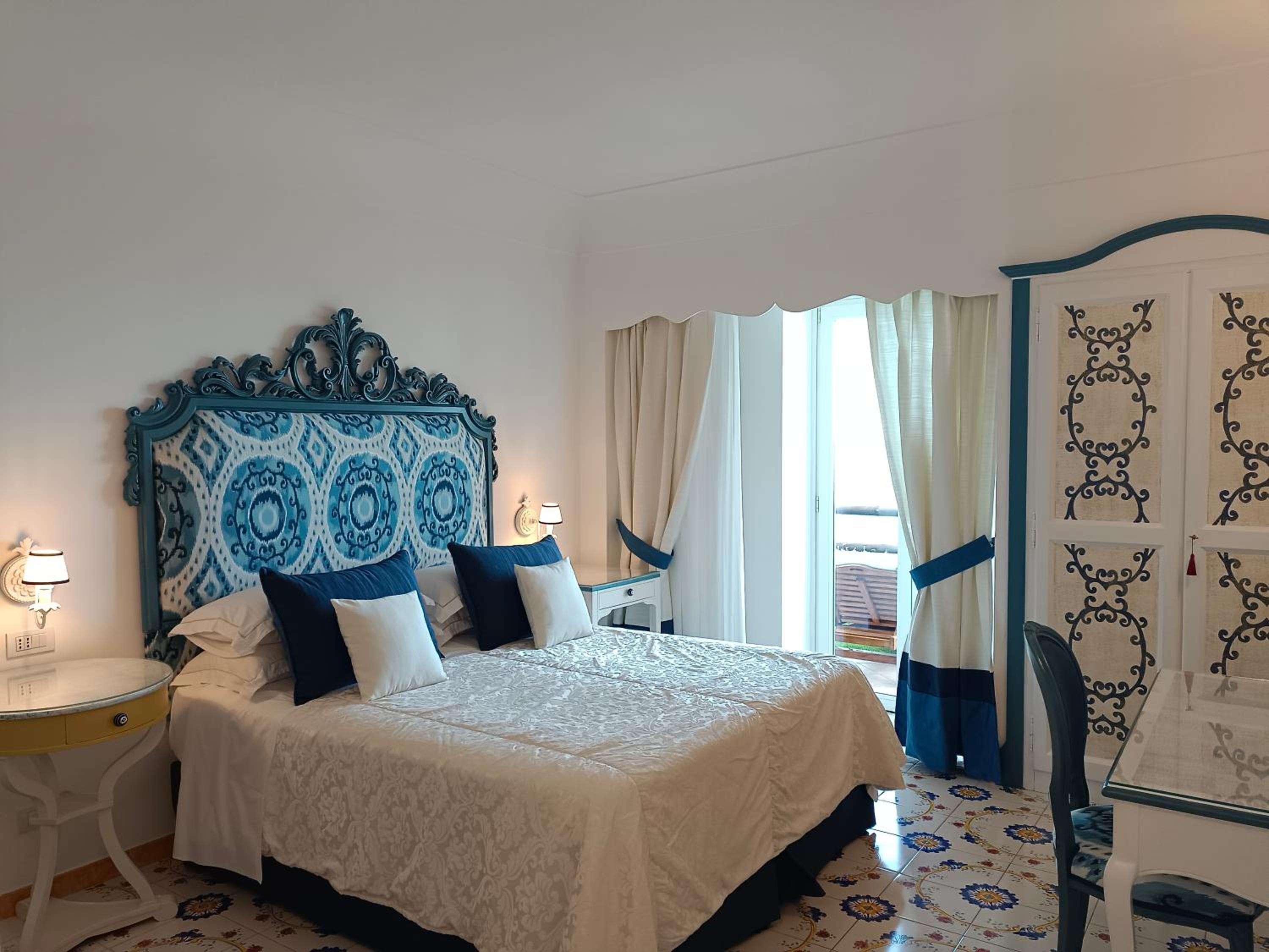 Deluxe Double Room with Terrace and Sea View - Photo 21
