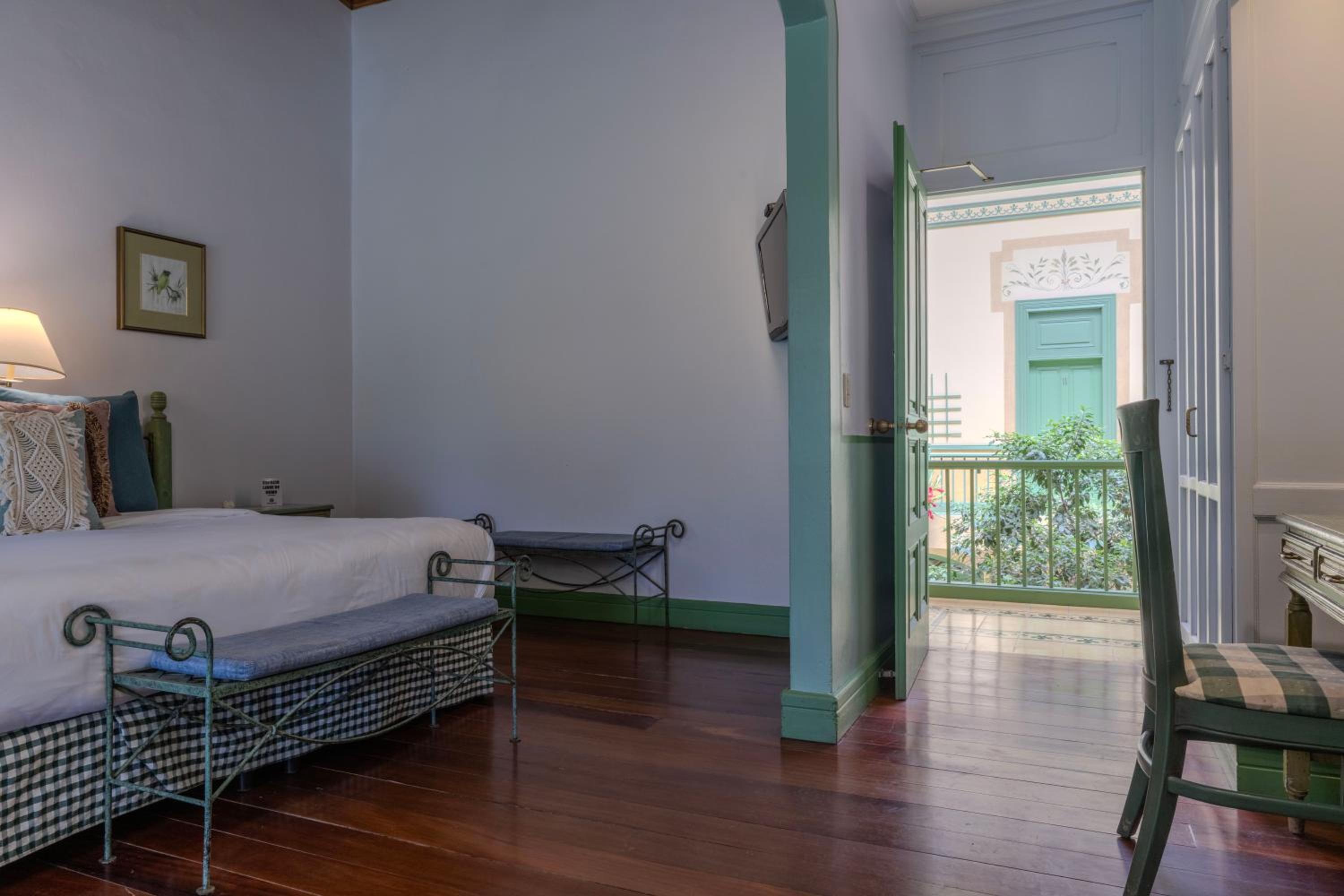 Deluxe King Room - Photo 4