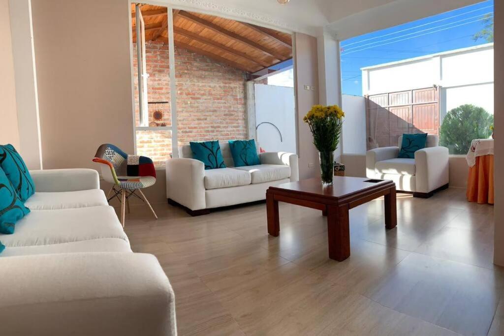 Five-Bedroom House photo 1