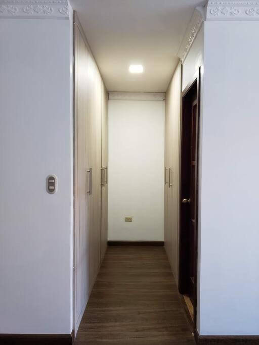 Five-Bedroom House photo 2