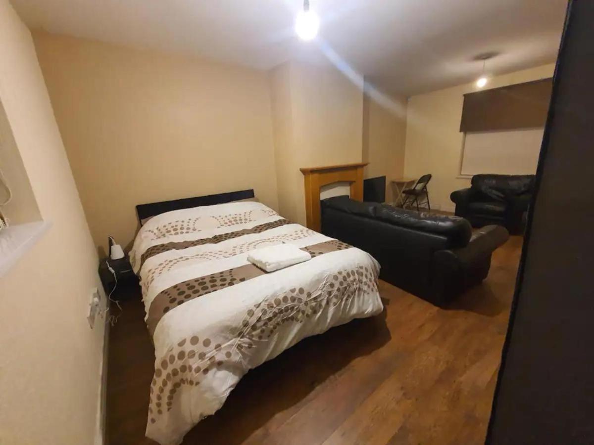 Double Room with Shared Bathroom photo 2