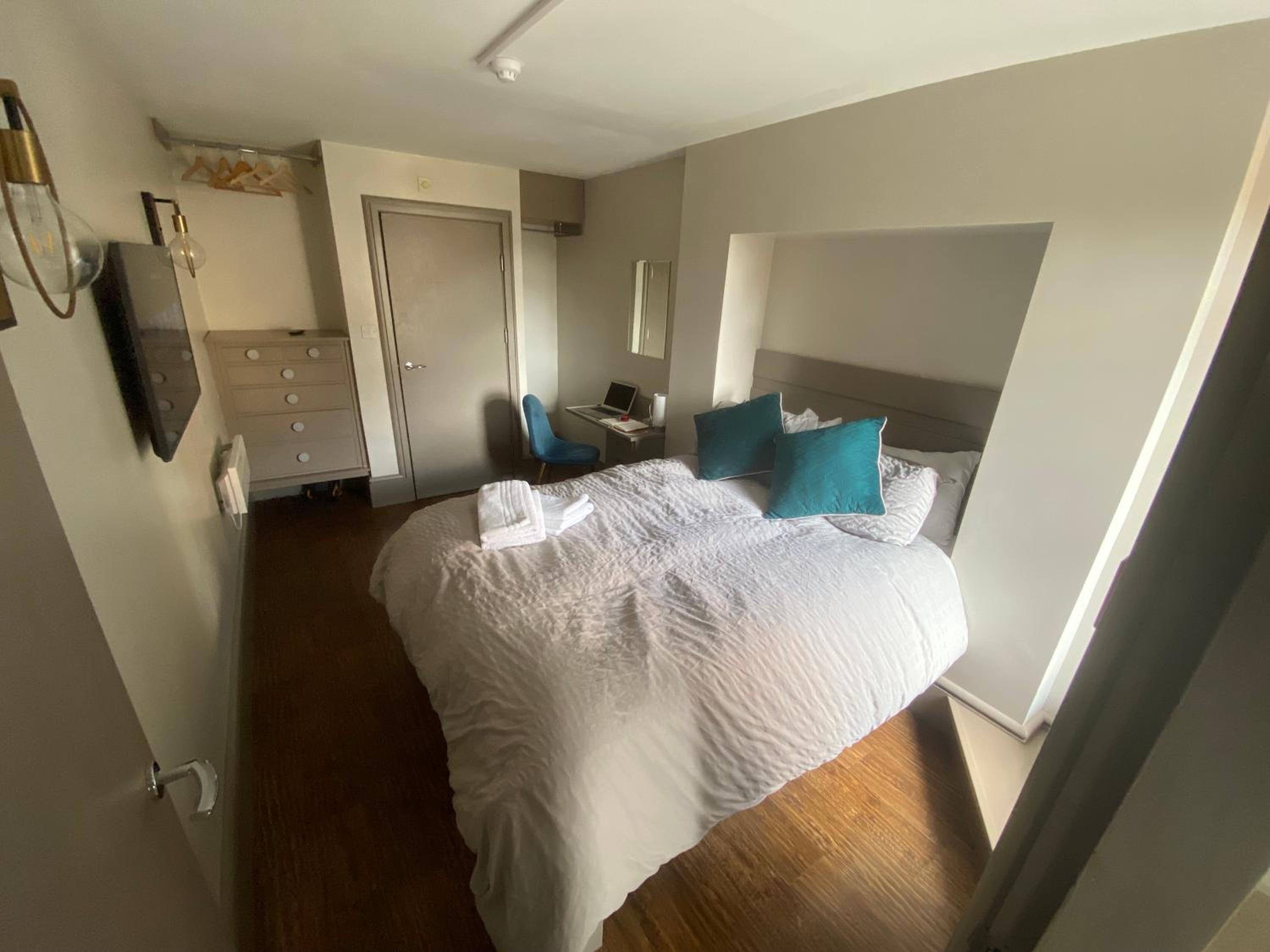 One-Bedroom Apartment photo 3