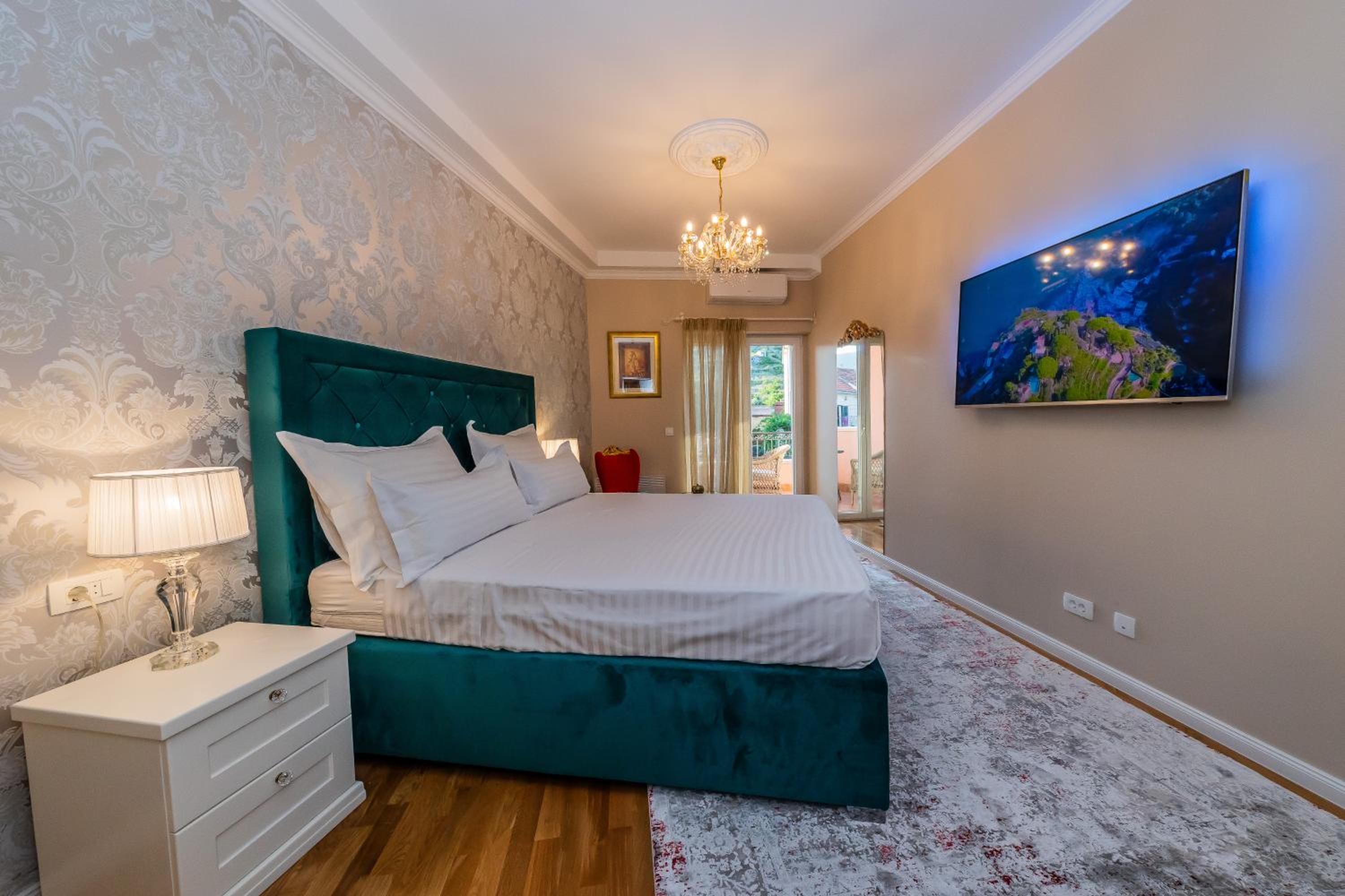 King Room with Balcony photo 1