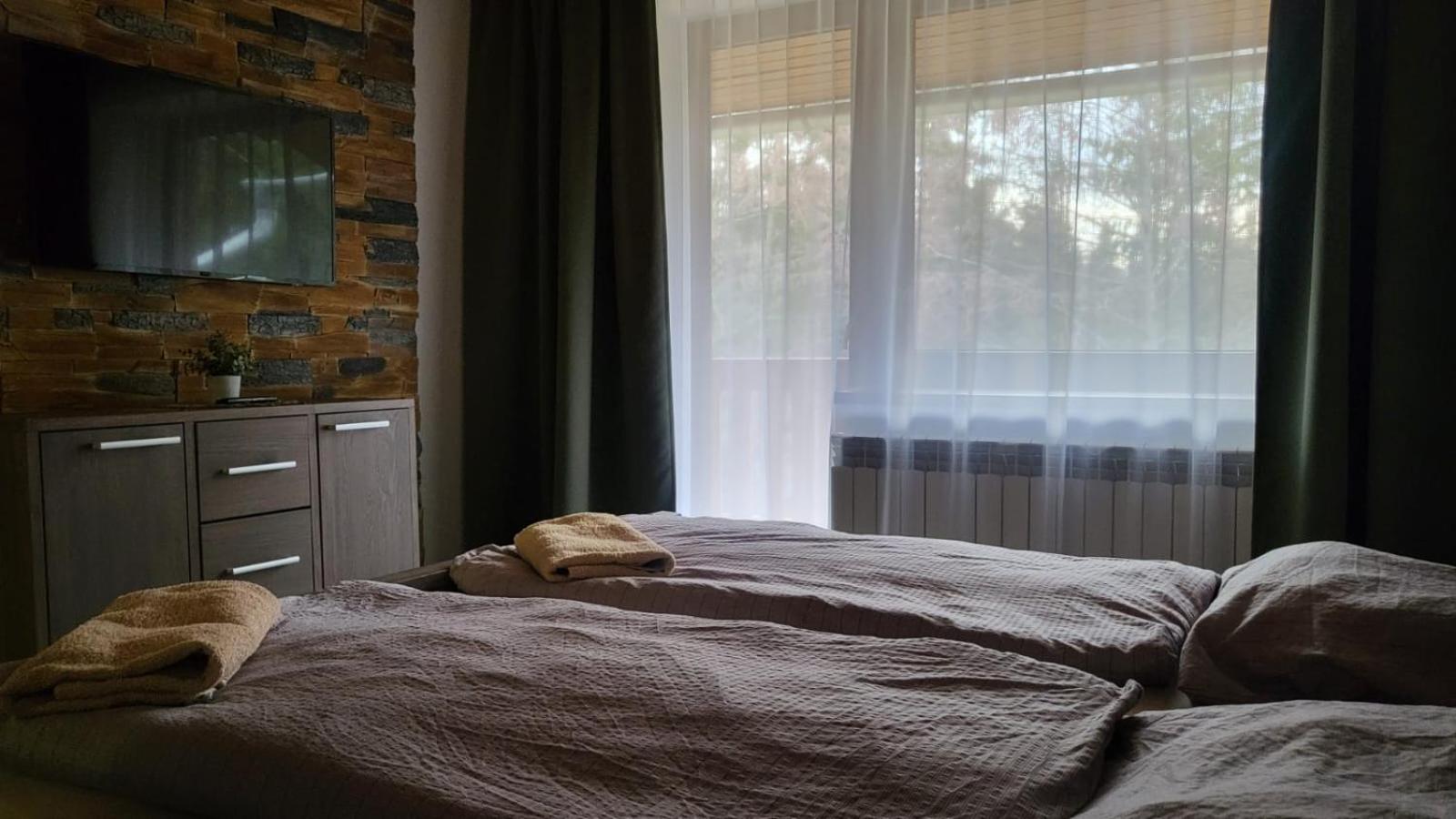 Apartment with Balcony - Photo 5