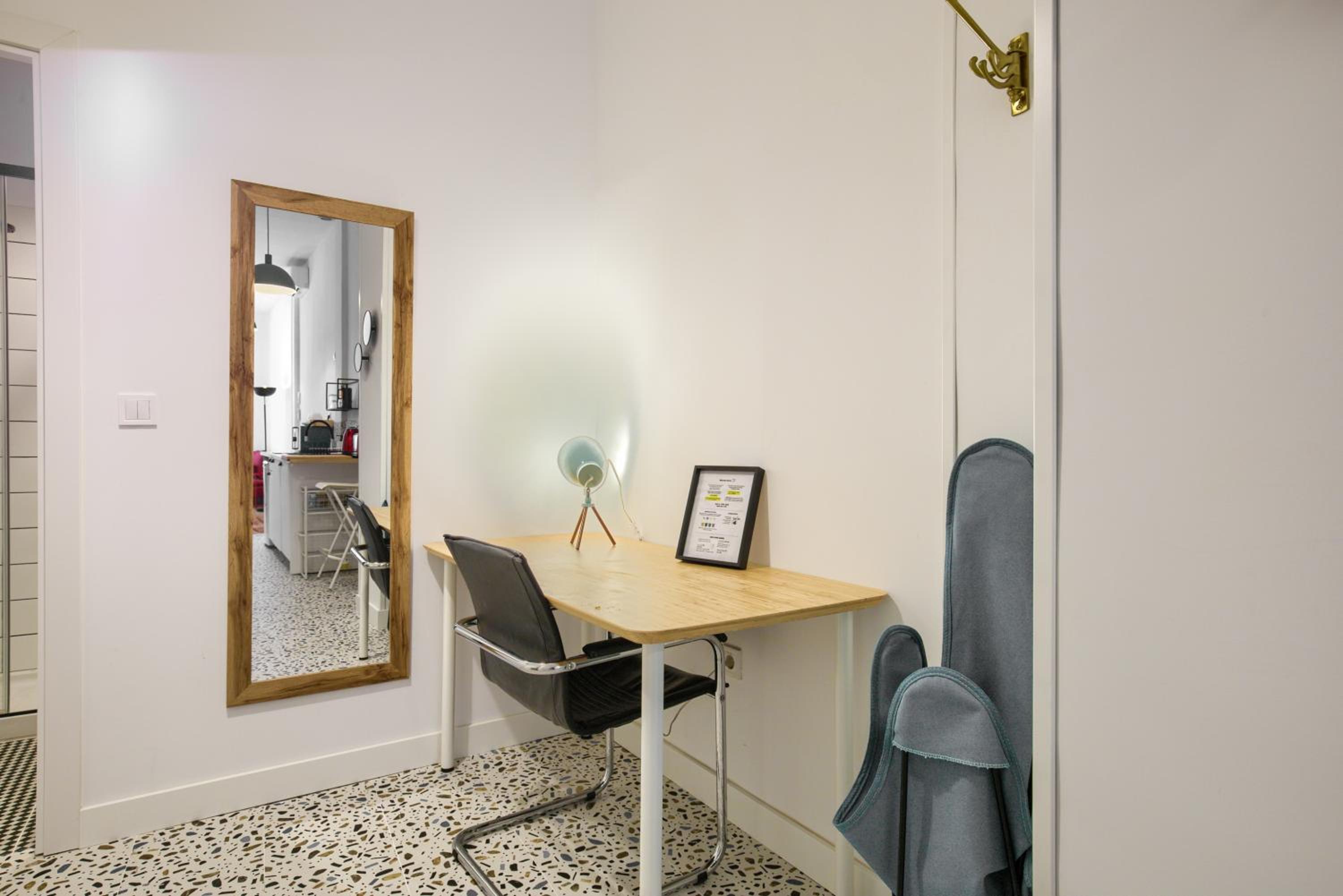 One-Bedroom Apartment photo 3