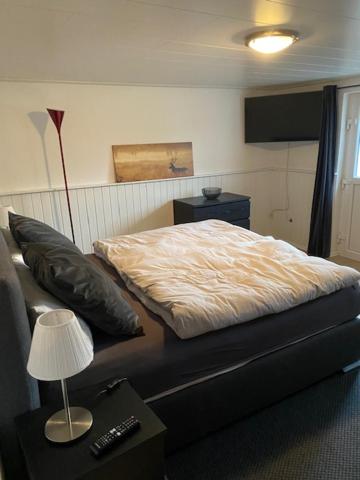 Five-Bedroom House photo 1