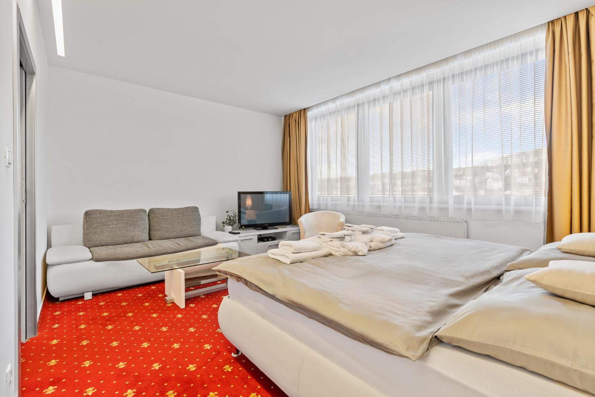 Deluxe Double Room with Extra Bed photo 3