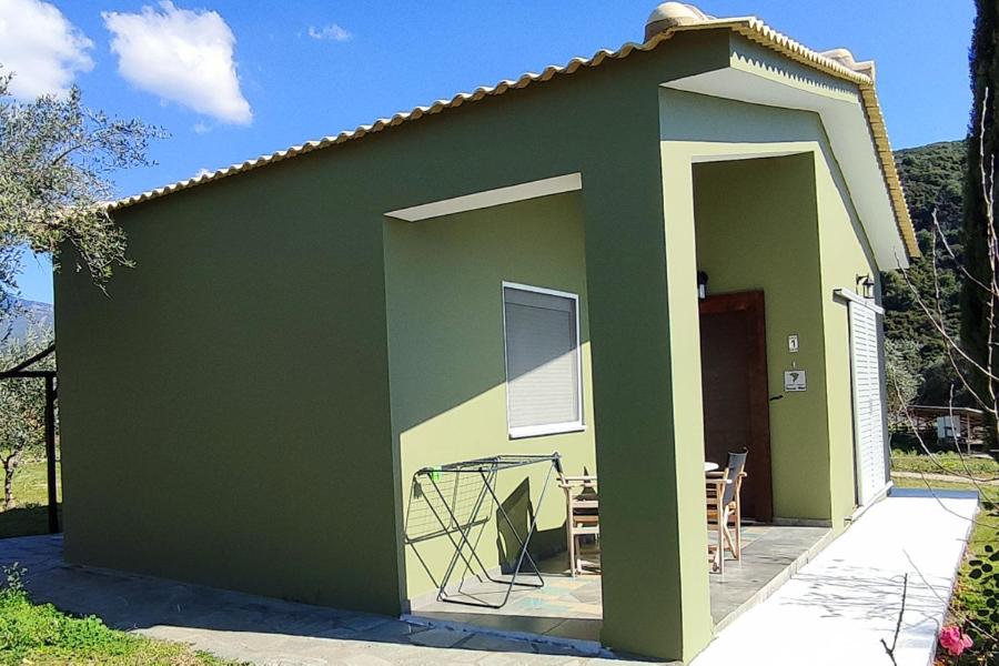 Bungalow with Garden View - Photo 2