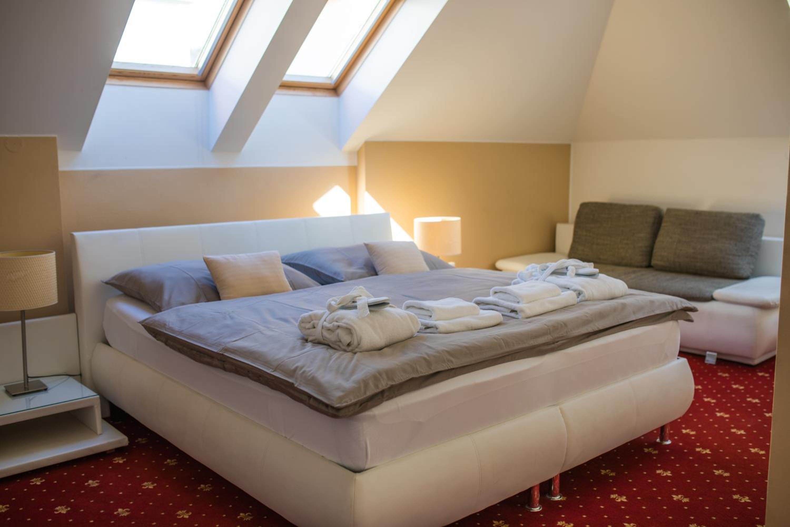 Deluxe Double Room with Extra Bed photo 3