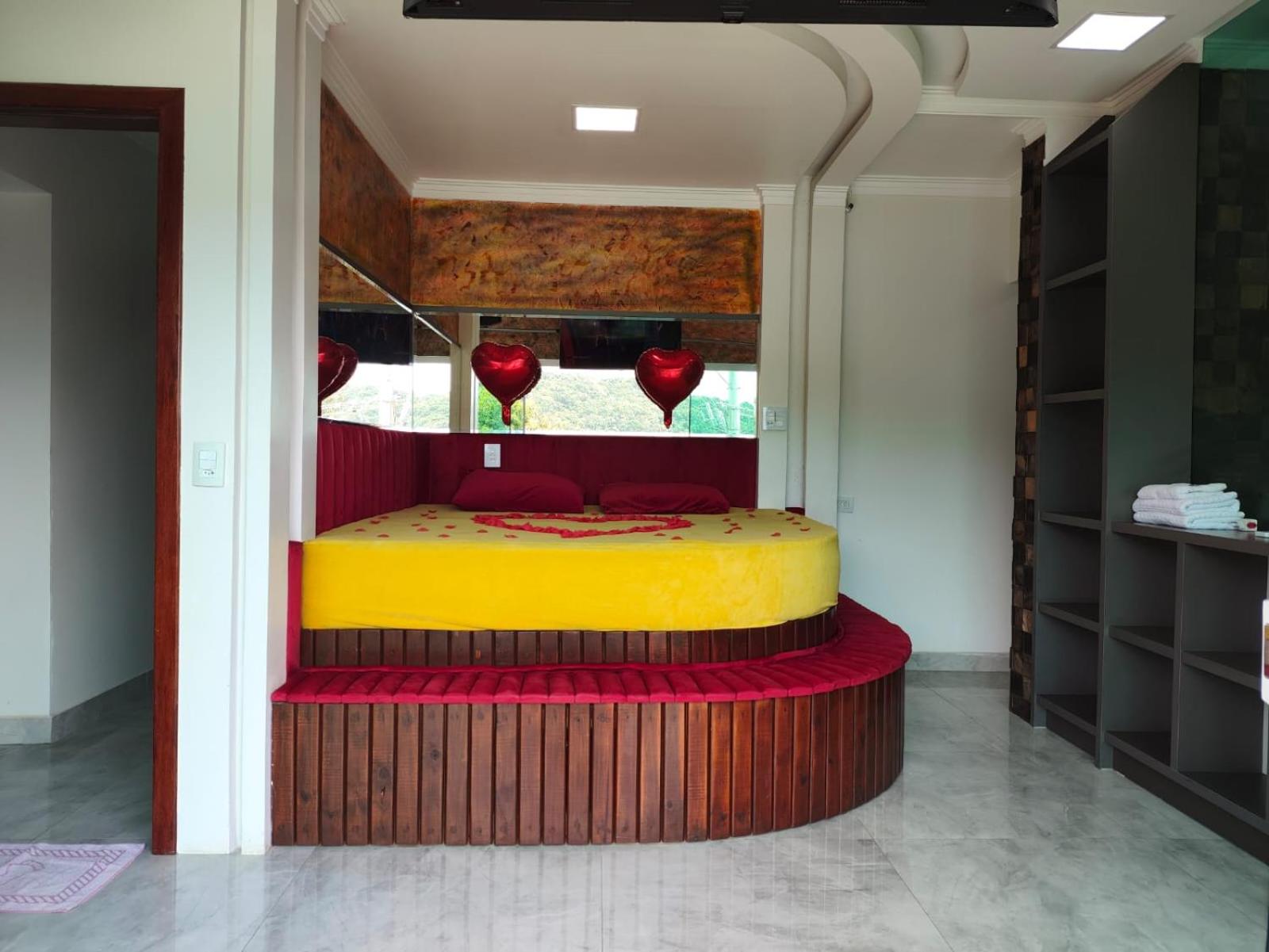 Queen Suite with Spa Bath