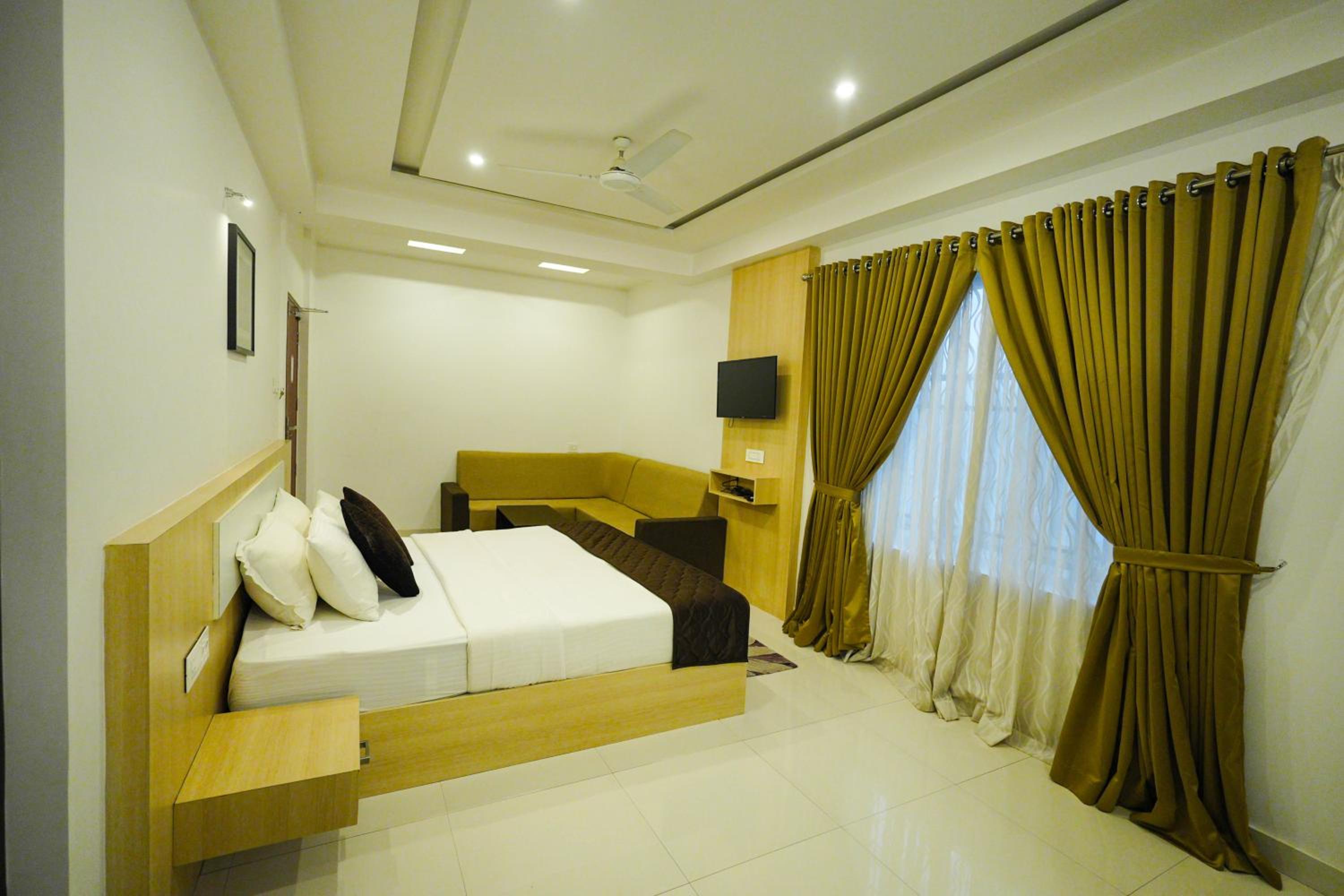 Deluxe Queen Room - Photo 3