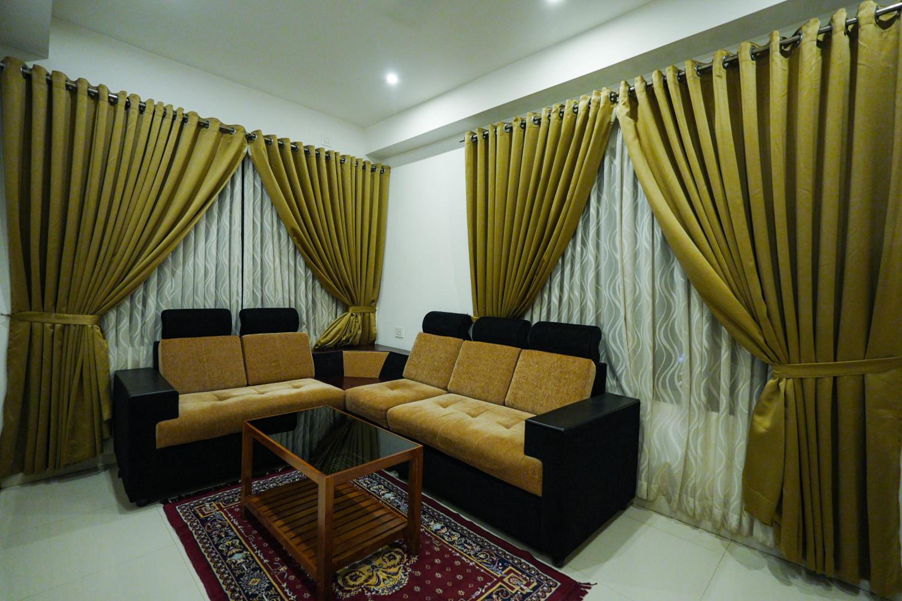 Deluxe King Room - Photo 8